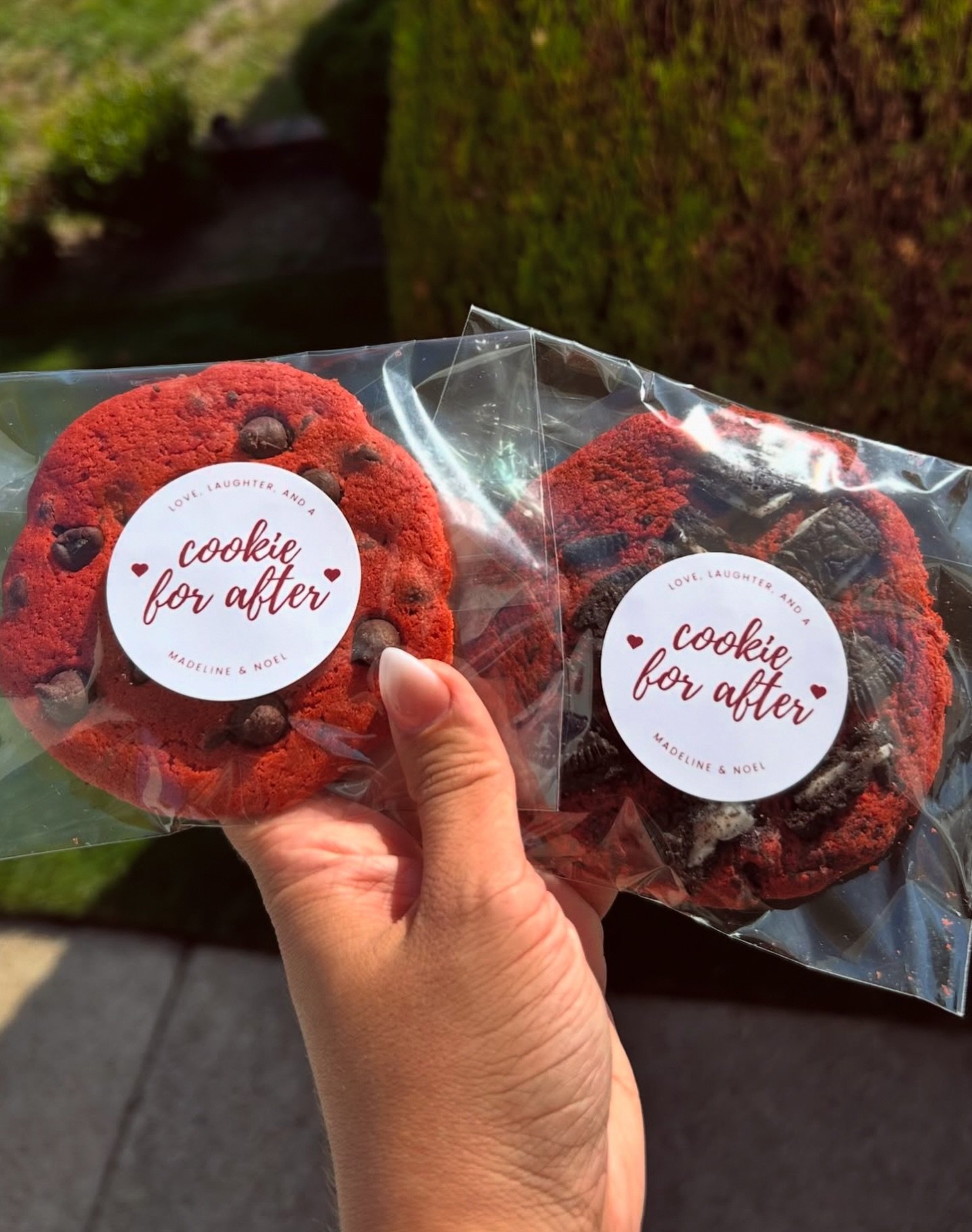 love is in the air! custom wedding favors have our heart💞✨💌

📸: @alwayseatinwell 

#bakedincolor #weddingfavors #custom