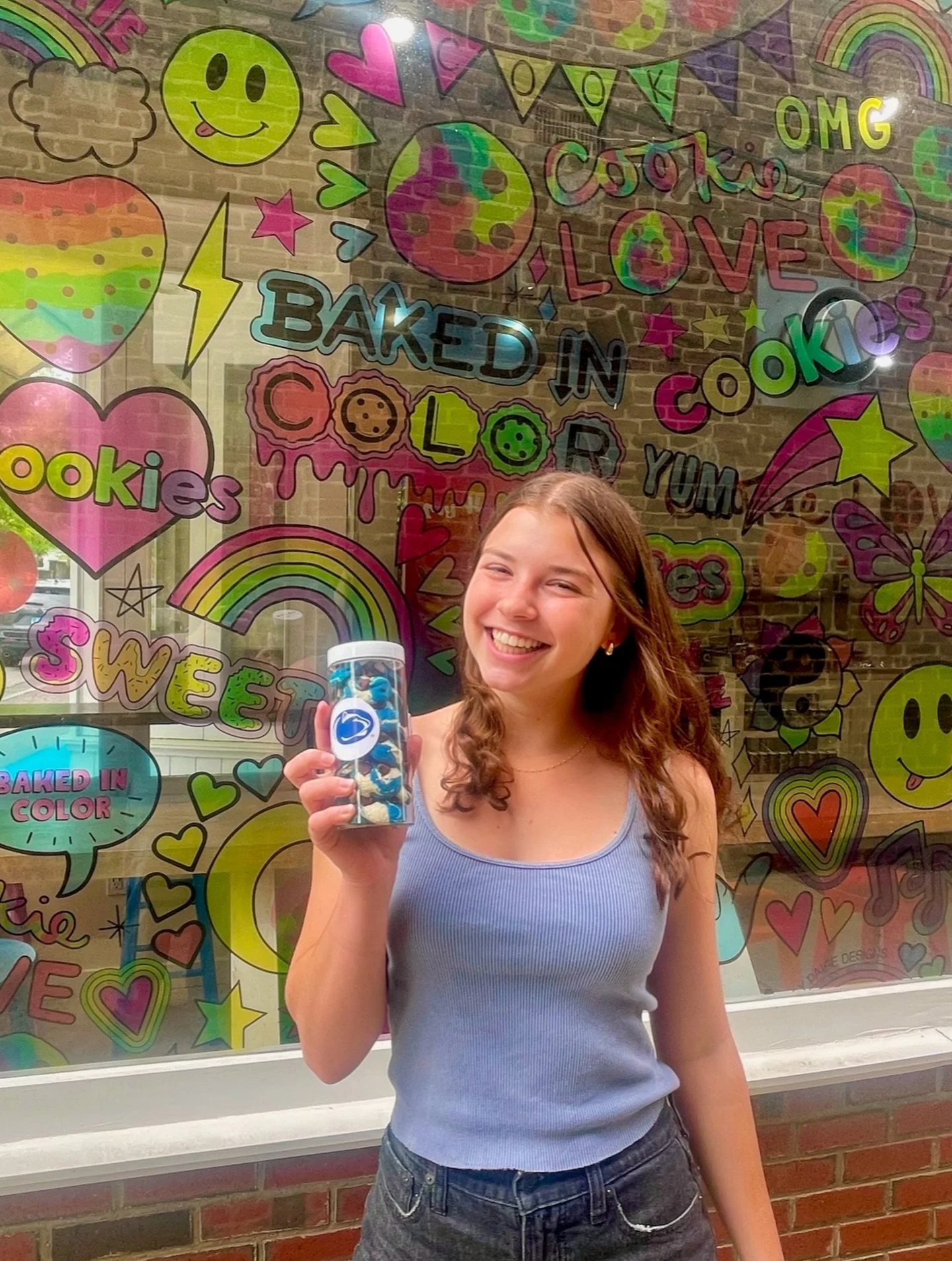 nothing beats those smiles!💙🌈🎓 say congrats with college cookies in their schools colors!