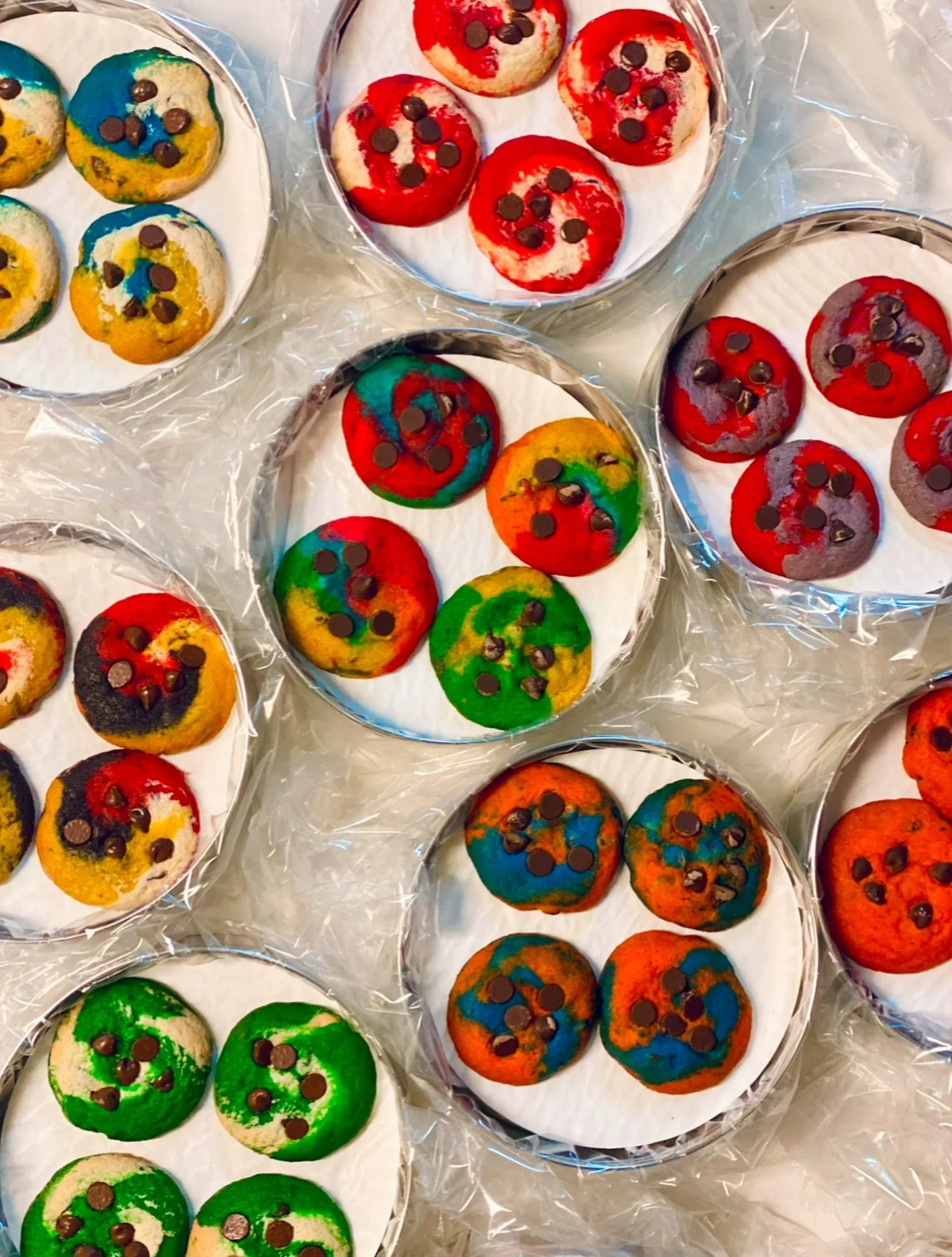 pick a tin, any tin! our custom color cookie tins are the perfect college gift and are baked up in every color under the sun! 🎨🌈🎓