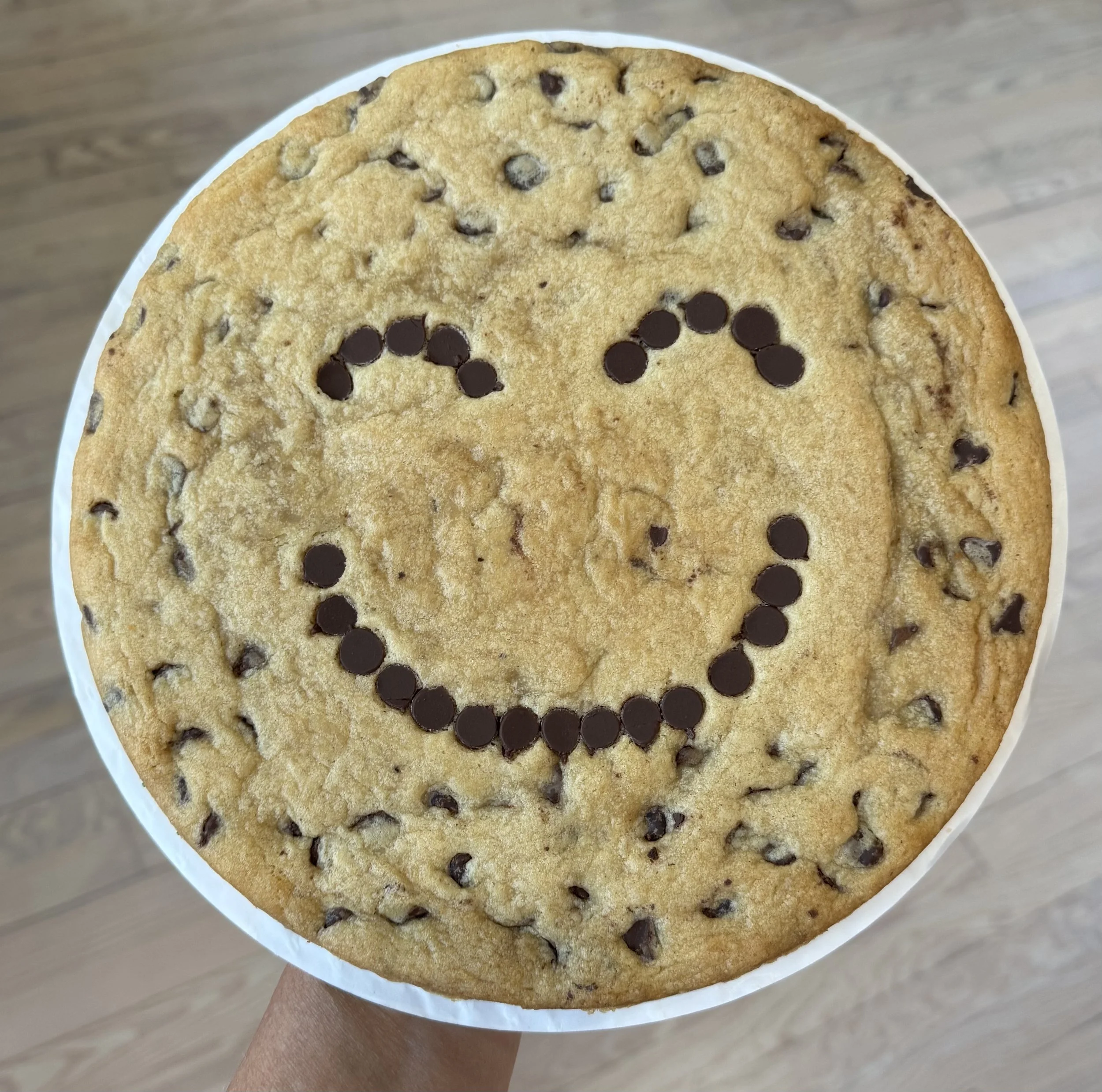 HAPPY EMOJI COOKIE CAKE