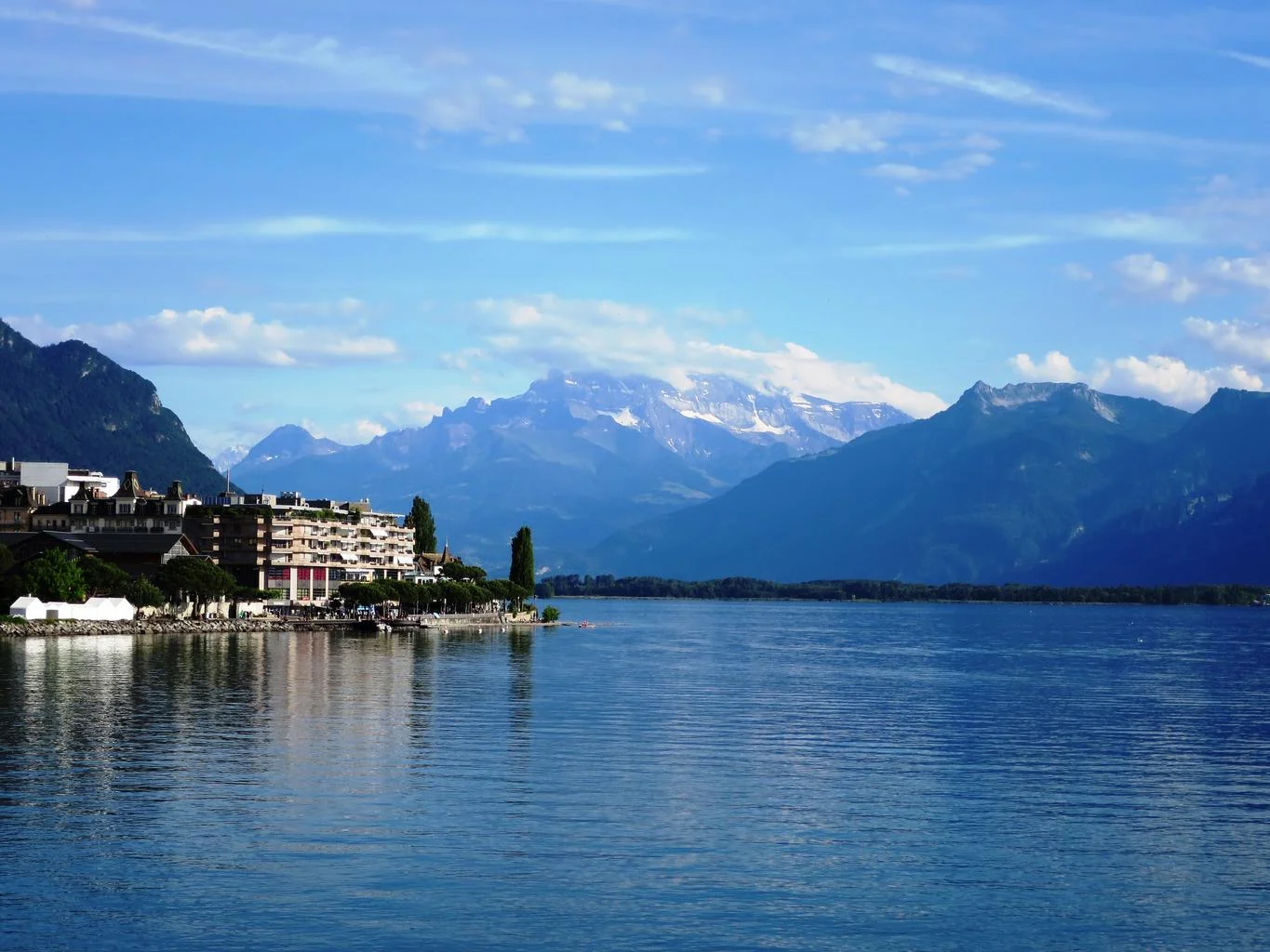 lake_geneva_mountains_water.jpg