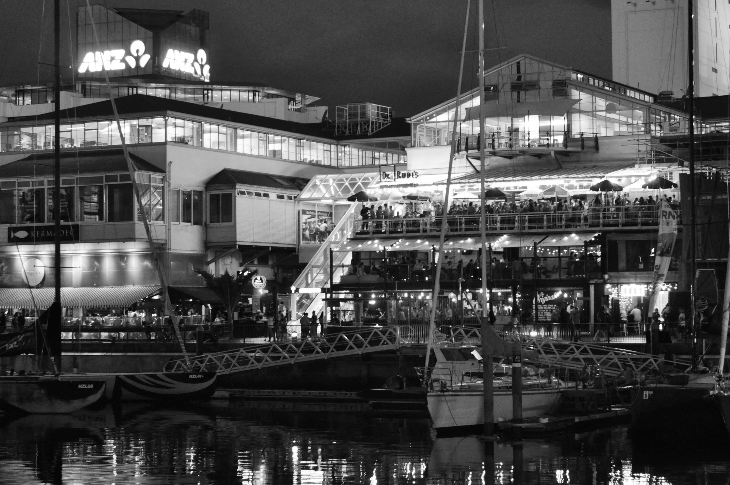    Cameras /  iPhone 5 (Apple), G10 (Canon), D90 (Nikon) + AF Zoom-Nikkor 28-80mm f/3.5-5.6D, 70-300mm f/4.5-5.6D &amp; AF-S NIKKER 50mm f/1.8G  