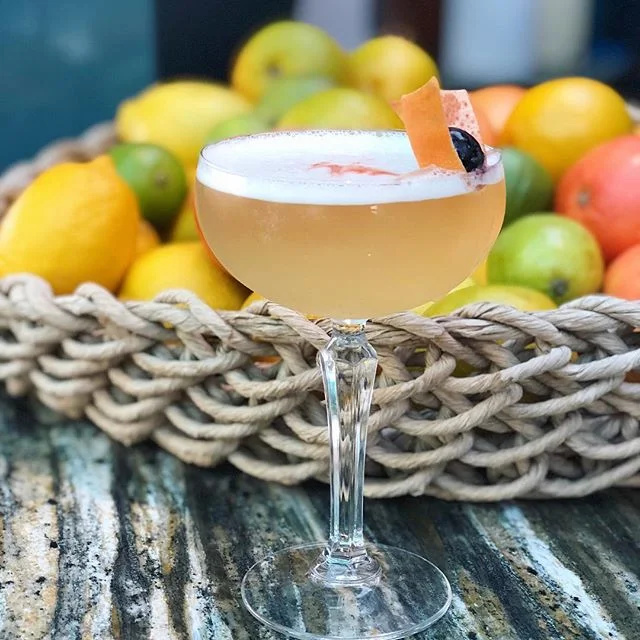 1 more sleep till the wedding of the year. In light of tomorrow’s event, we have ‘Meghan’s Twist’
Tanqueray Gin
Honey Syrup
Fresh Lemon juice
Topped with Lanson Champagne.
Get your taste of royalty this weekend. 👑 🌱