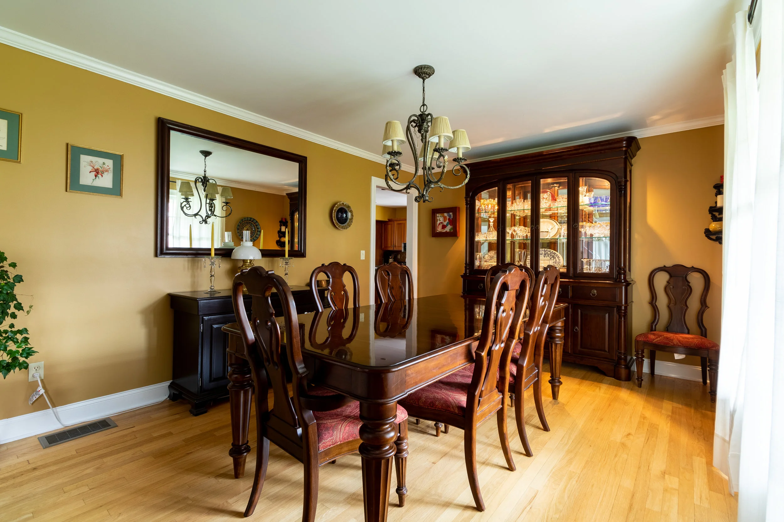 Dining Room.jpg