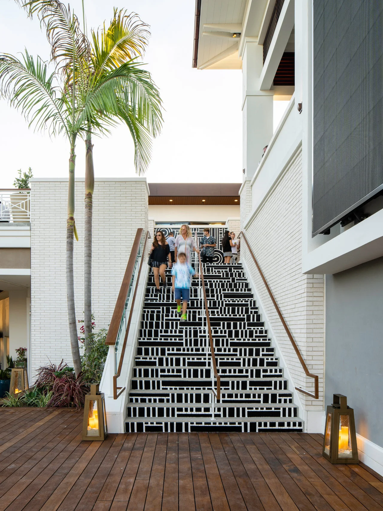 Aaron-De-La-Cruz-upper-stairs-01.jpg