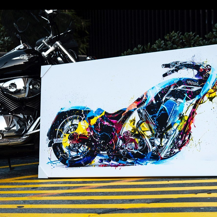 The painstaking placement of over 100 individual paint splatters to create the one of a kind &lsquo;ChopMYK&rsquo;🏍👏🏻😏
.
.
.
.
.
#art #artwork #artoncanvas #motorbikeart #chopperart #color #digitalart #canvas #paintsplatter