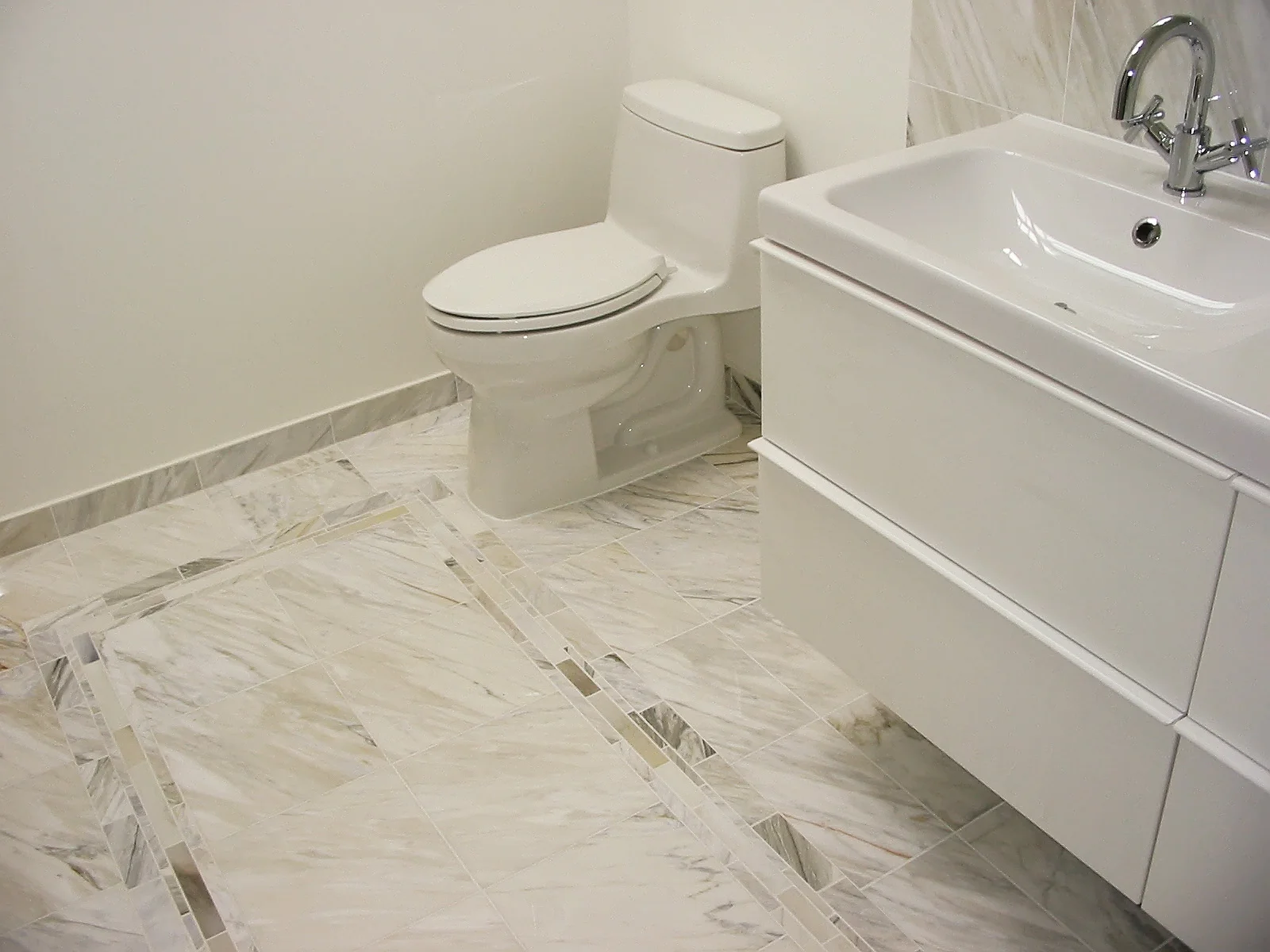 white marble bathroom
