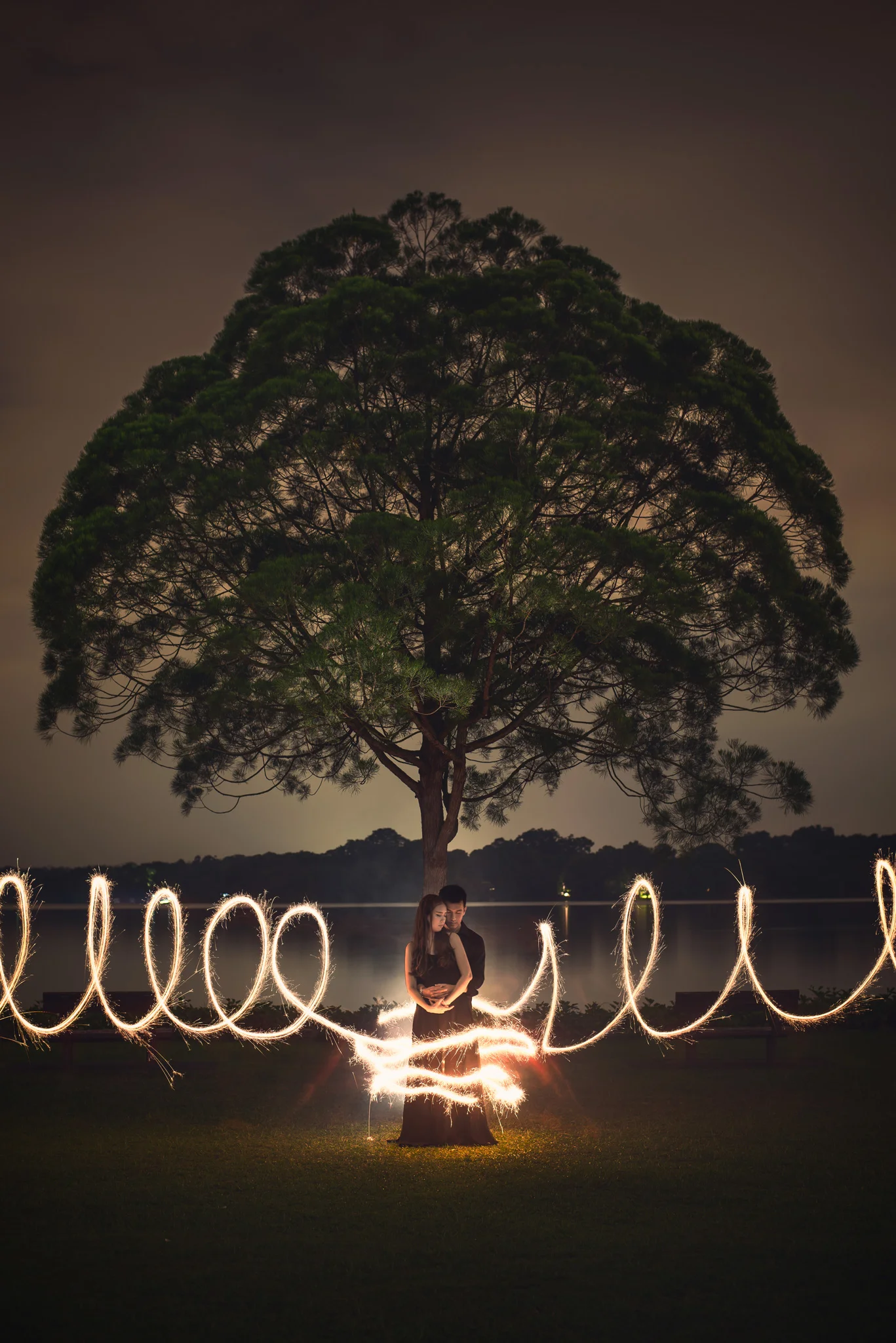 SPARKLER-WEDDING-PHOTOGRAPHY-FOR-PRE-WEDDING-SHOOT.jpg