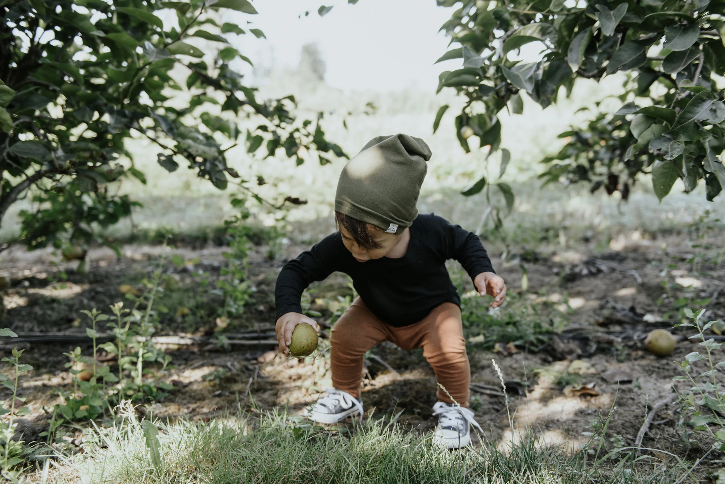 toque : @maddysaccessories, leggings : @littleandlively, long sleeve : @jaxandlennon, shoes : navy converse (thrifted).