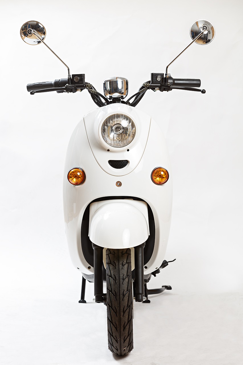 Agva Scooter front white.jpg