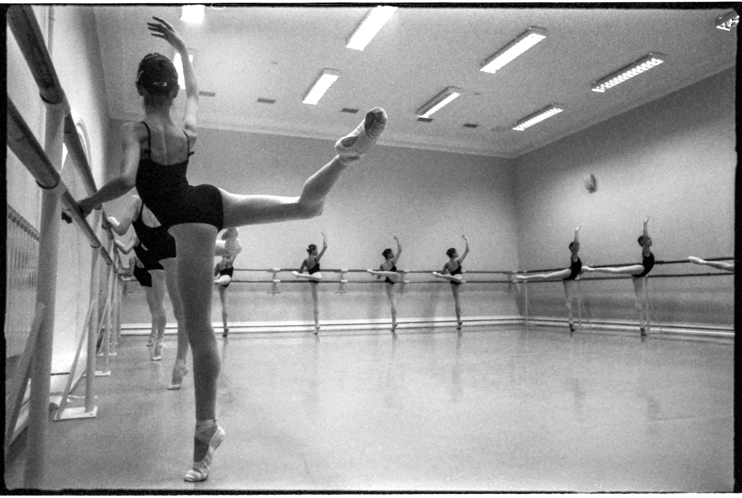 The class working on the attitude derriere.