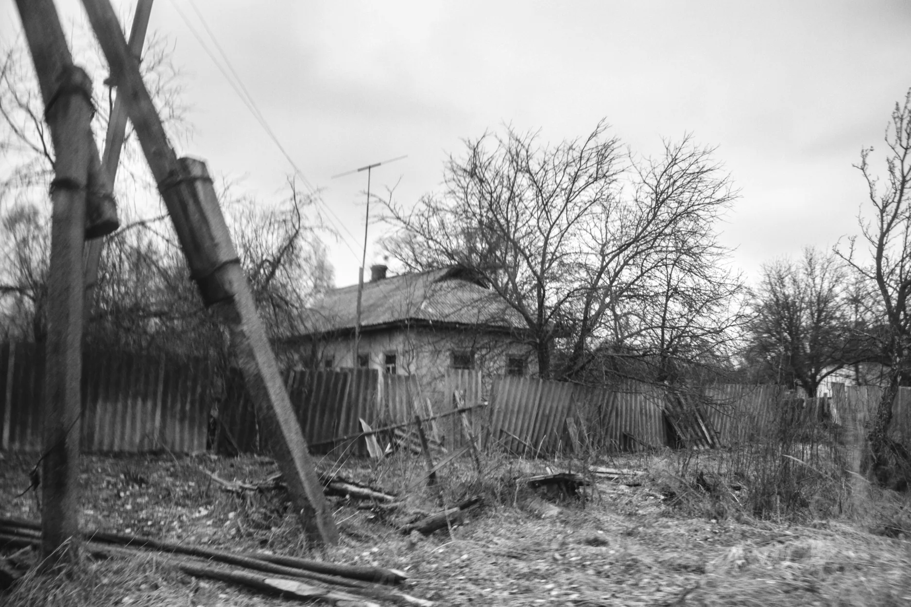 Outskirts of Paryshev Village © Sam Asaert - 2011.jpg