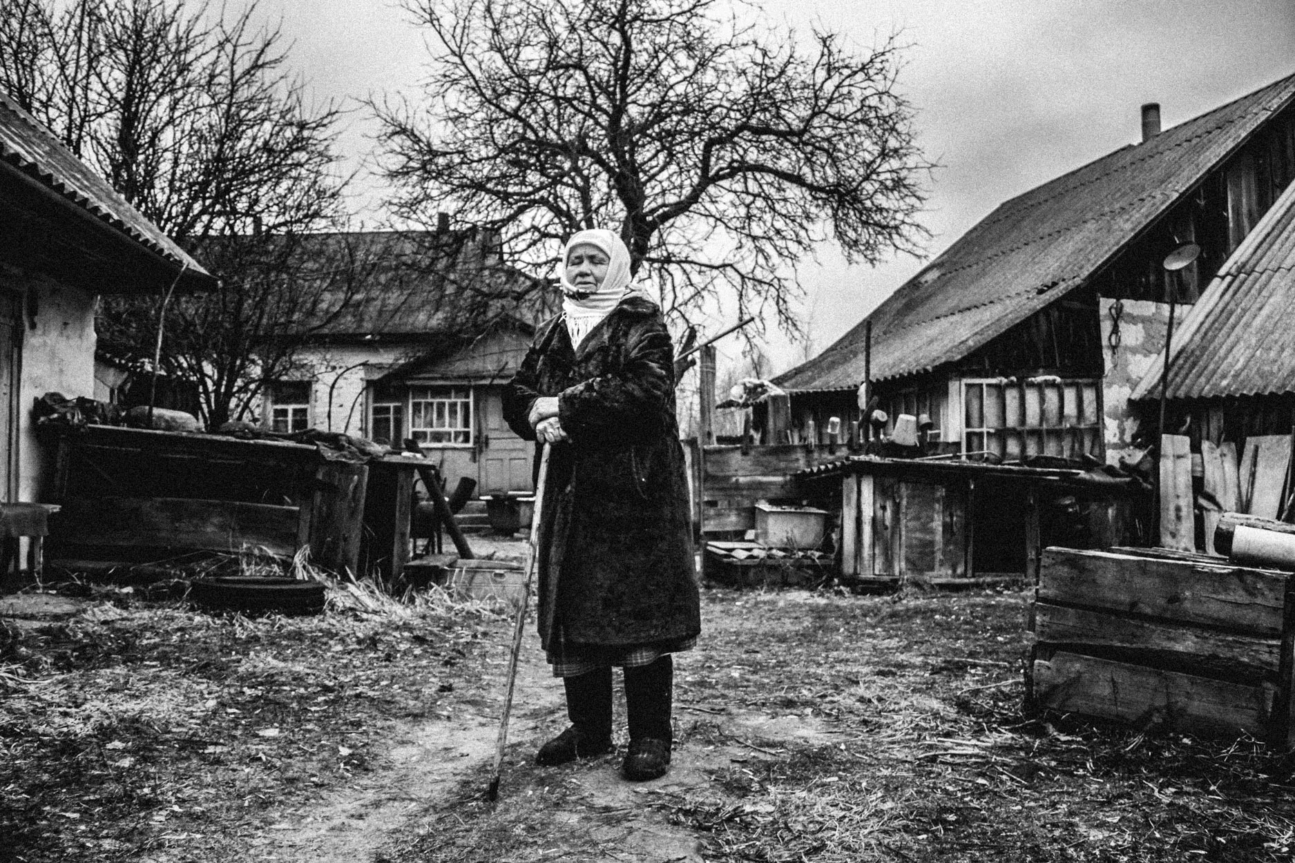 Galina on her stick in her farm © Sam Asaert - 2011.jpg
