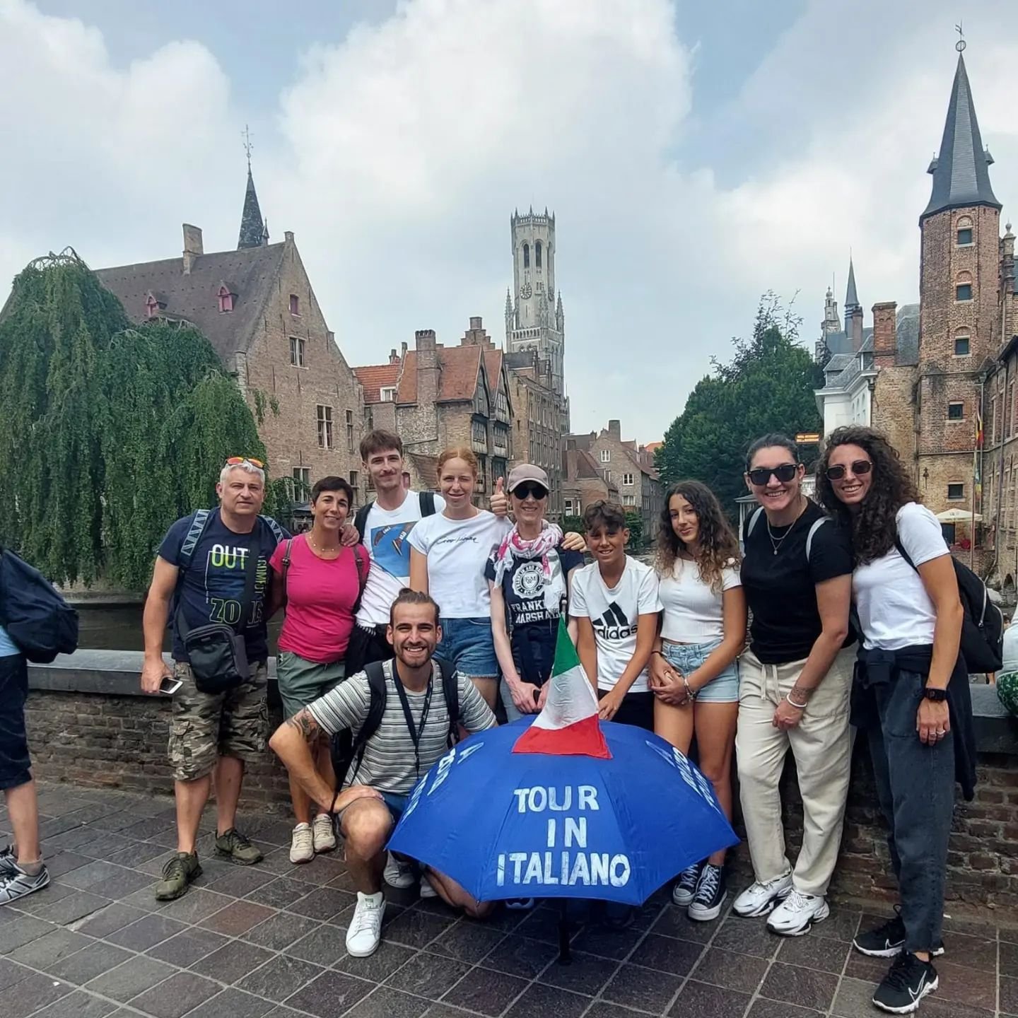 #SempreAZonzo free tour di Bruxelles e Bruges con Emanuele e Luca🔥🔥🔥
#AZonzoTour il tour degli italiano in Belgio!!! 
Free tour di #Bruxelles 🇮🇹🇮🇹🇮🇹
Tour del quartiere europeo 🇪🇺🇪🇺🇪🇺
Free tour di #Bruges 🏠 💒 🏡
Tour di #Colonia e #Aq