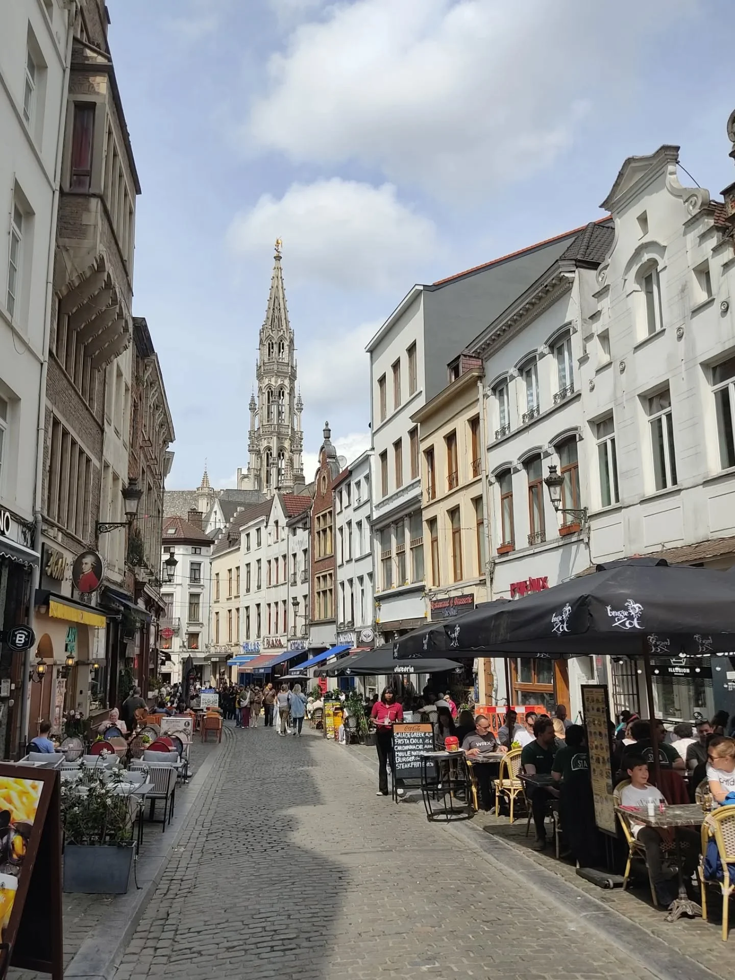 Tutti gli a zonzo tour di sabato 2 maggio 2026 a Bruxelles con Luca e Sety, a Bruges con Miguel e a Gand con Gabriele! 🤩🤩🤩
&bull;
#AZonzoTour il tour degli italiani in Belgio!!! 🇮🇹🇧🇪☂️
Free tour di Bruxelles 🏛️🍟🍺
Free tour del quartiere eur