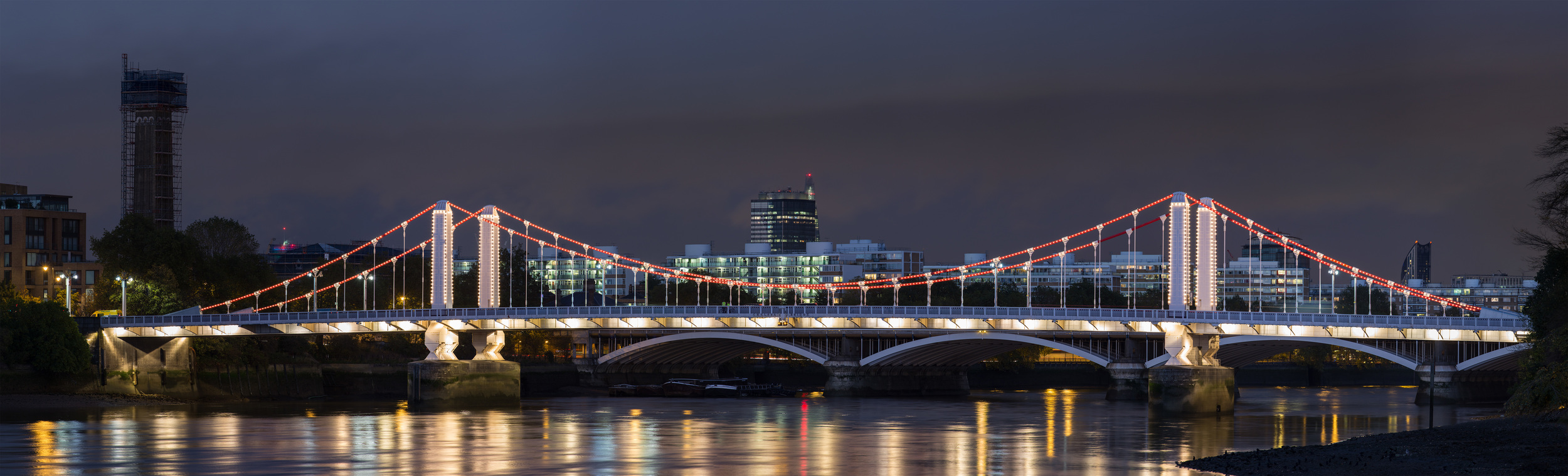 Chelsea_Bridge,_London_-_Oct_2012.jpg