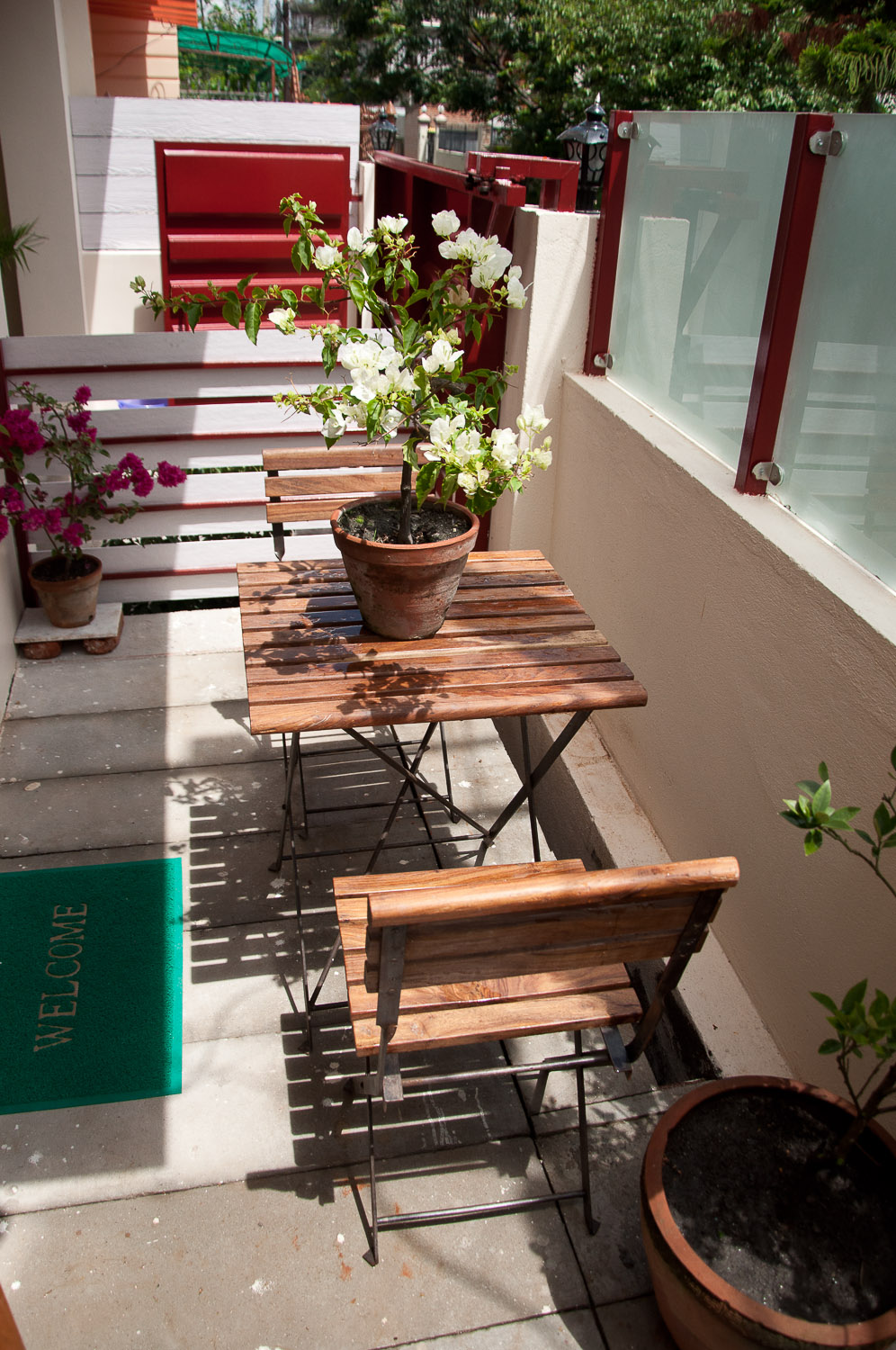 A small area for having a cup of tea and lots of gossips, enjoying the outside view.