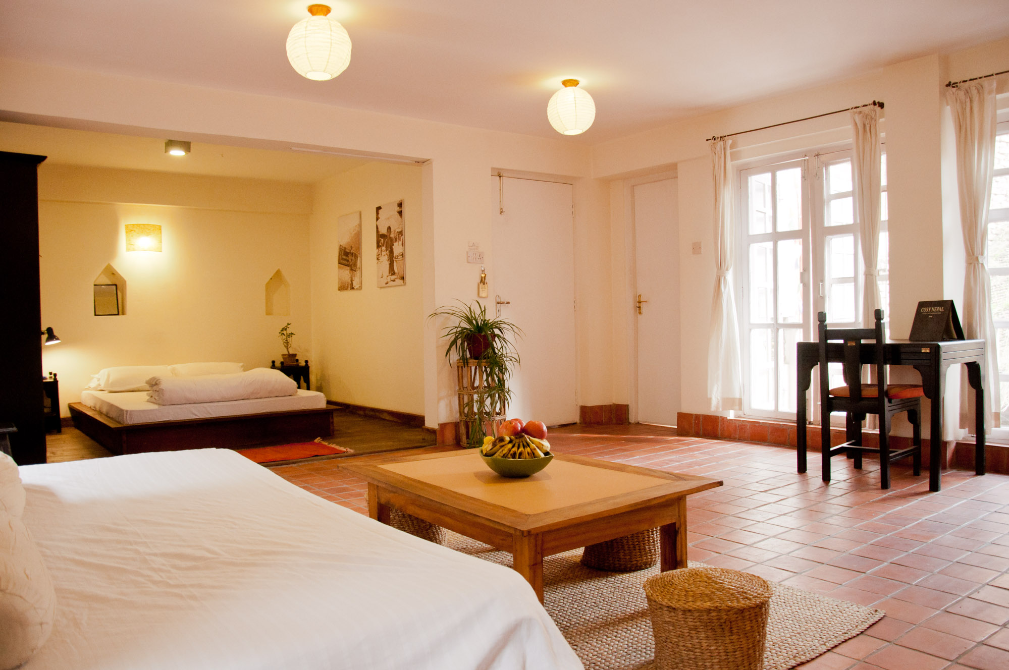 Queensize bed & study desk.