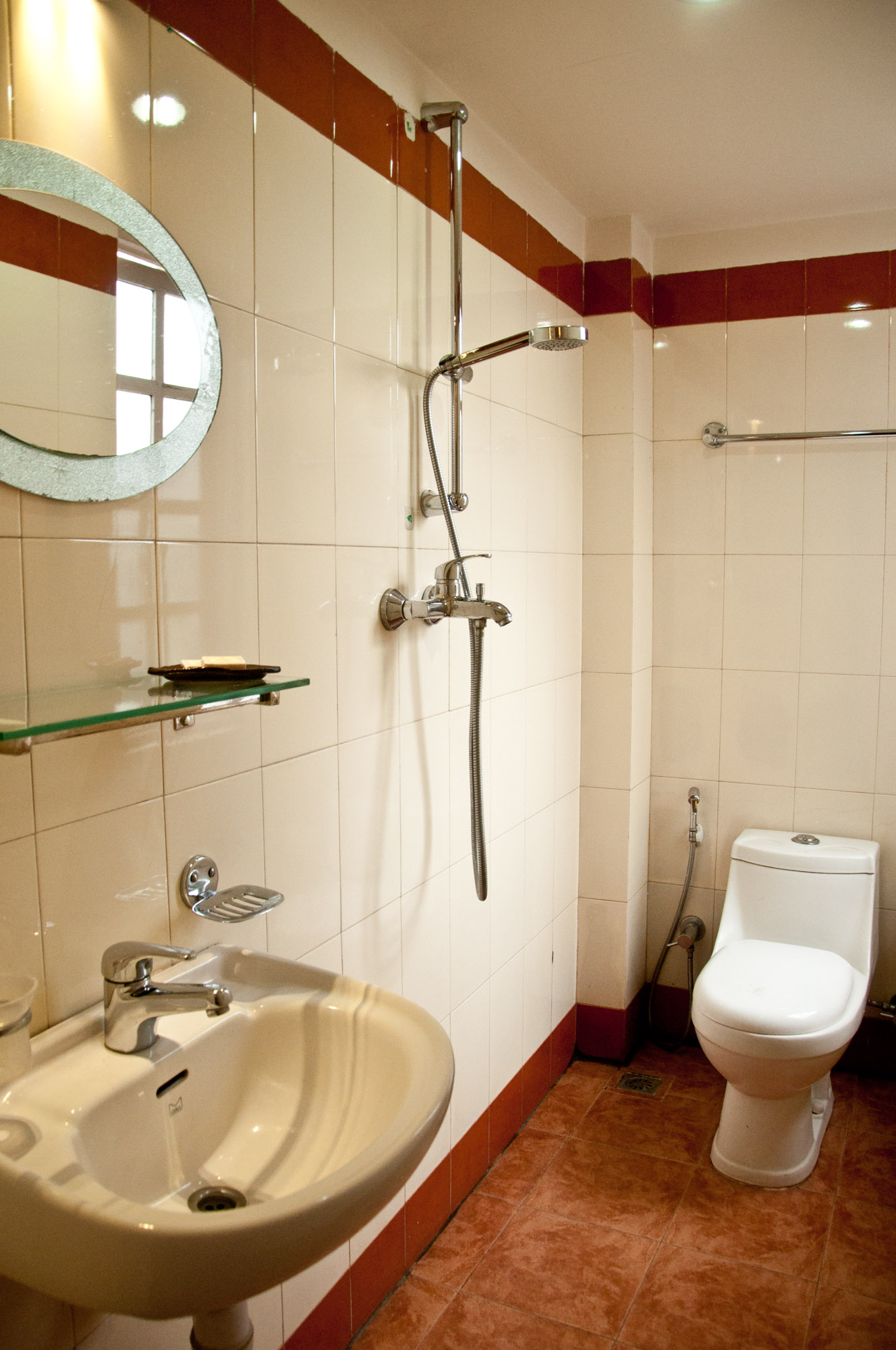 Bright & modern bathroom.