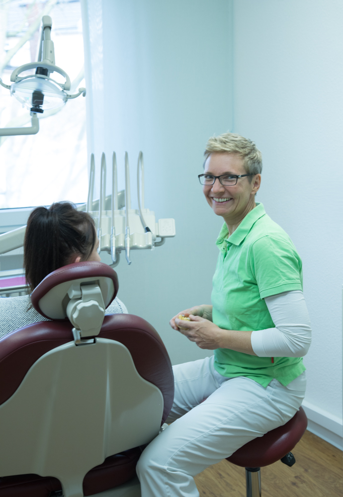 Jonuleit-Proffen_dentist-team-outtake1 (1 of 1)-4.jpg