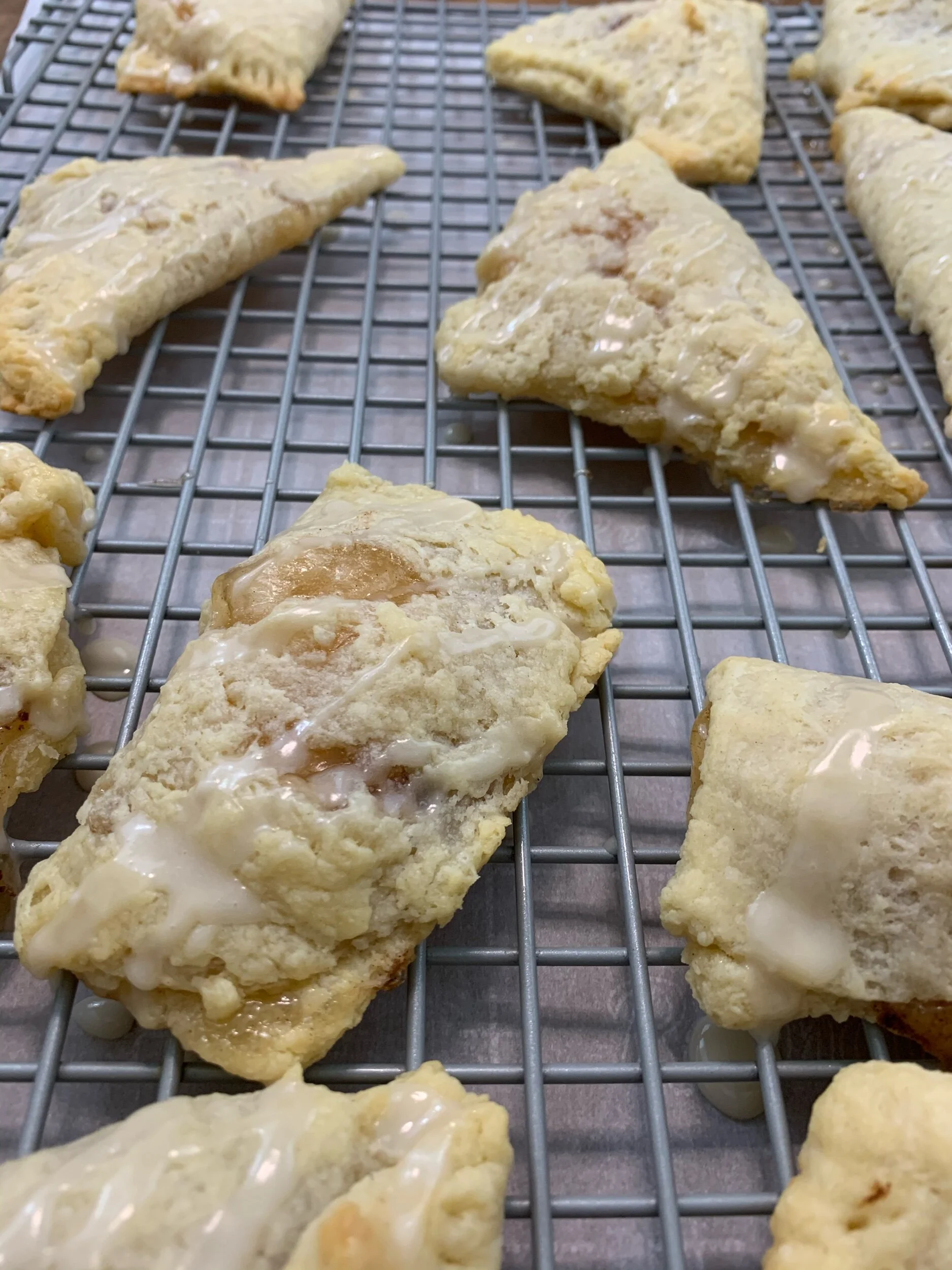 Crumbly Apple Cinnamon Turnovers