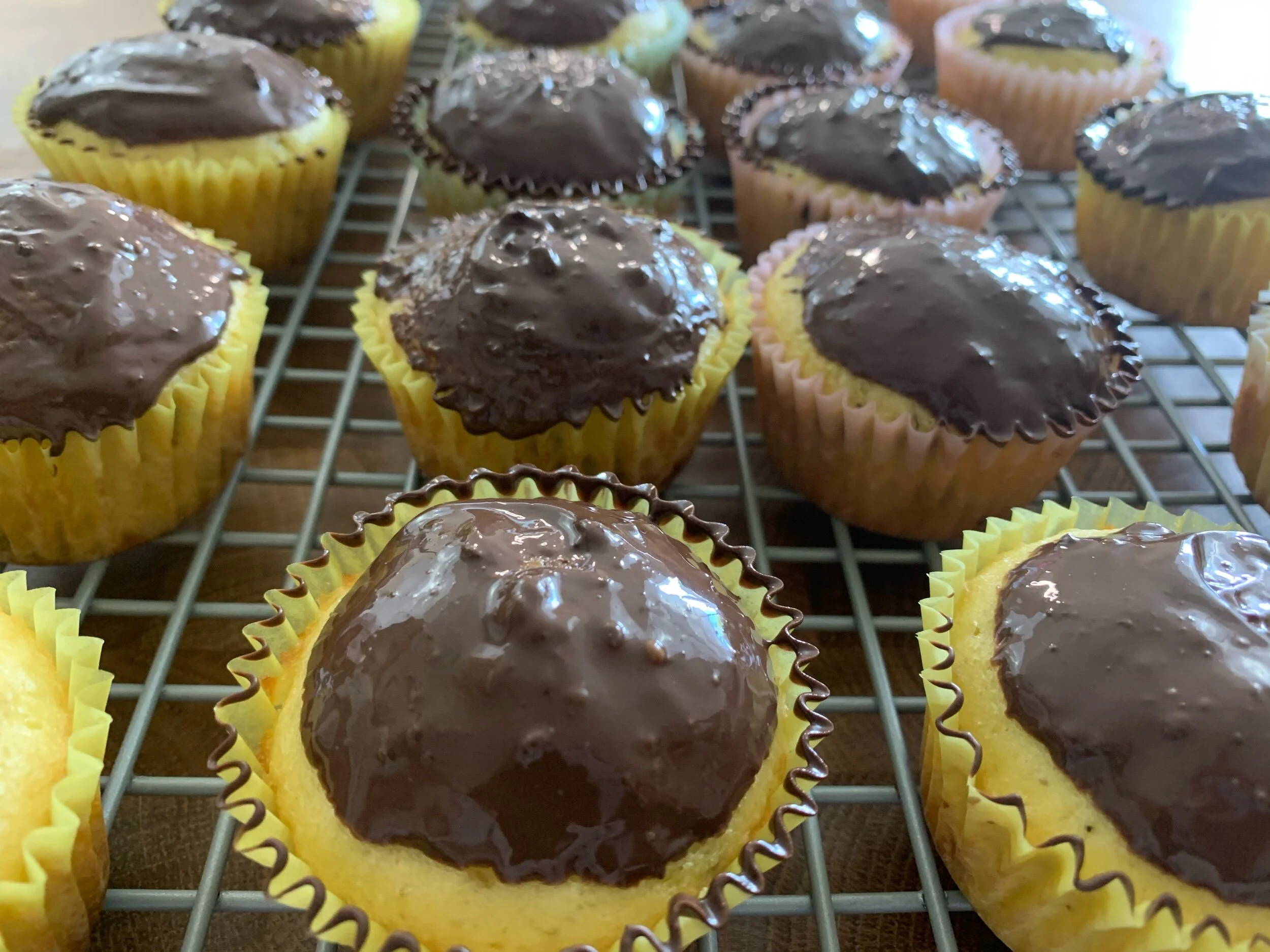 Spruce up a Box: Chocolate Chip Cupcakes
