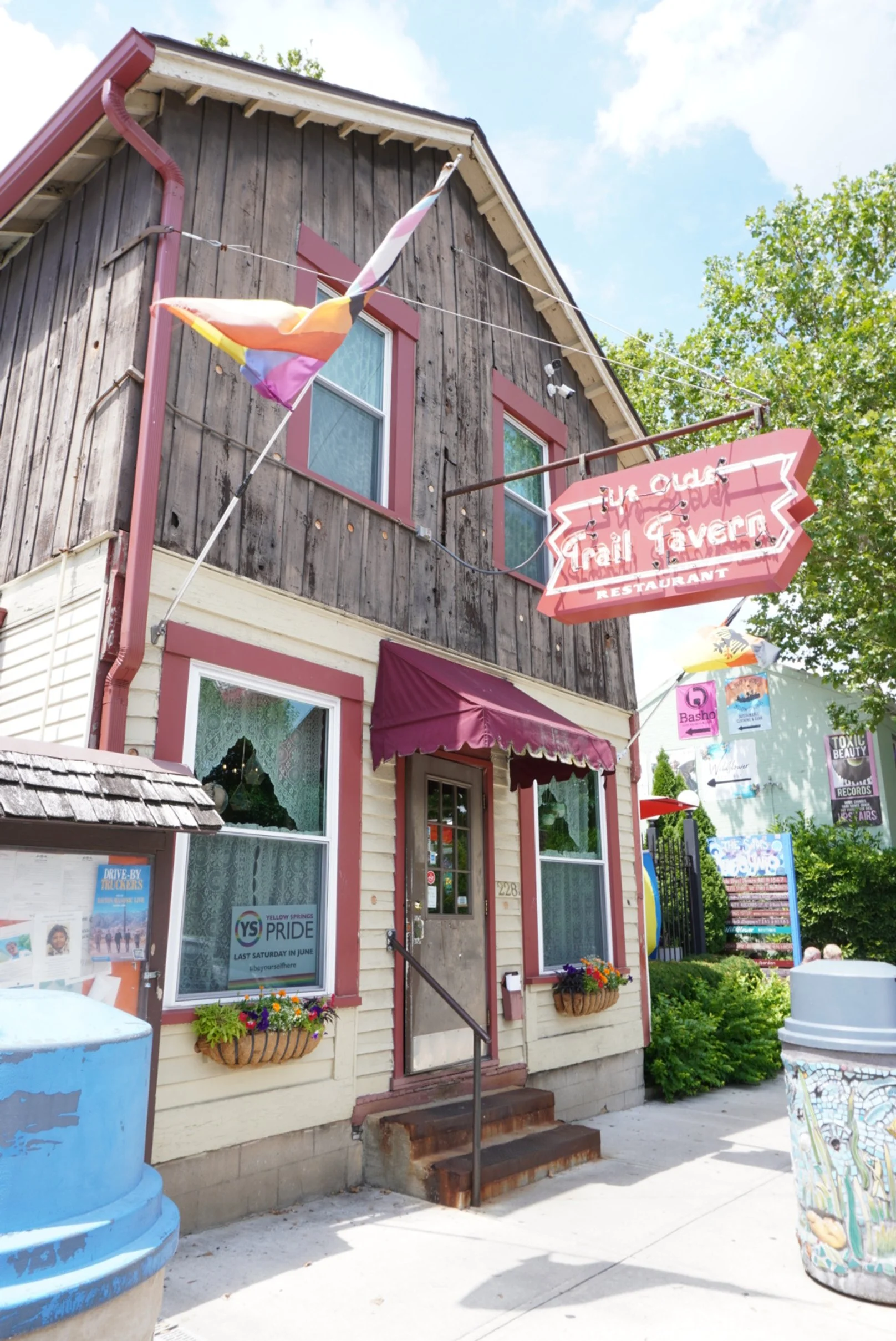 Restaurant Review: Ye Olde Trail Tavern
