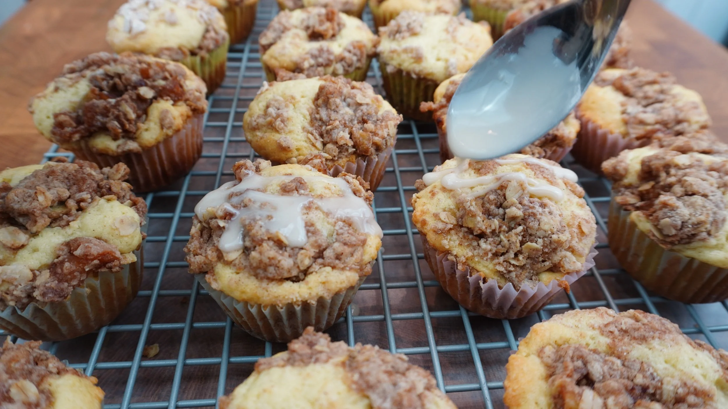 Apple Pie Crumble Cupcakes