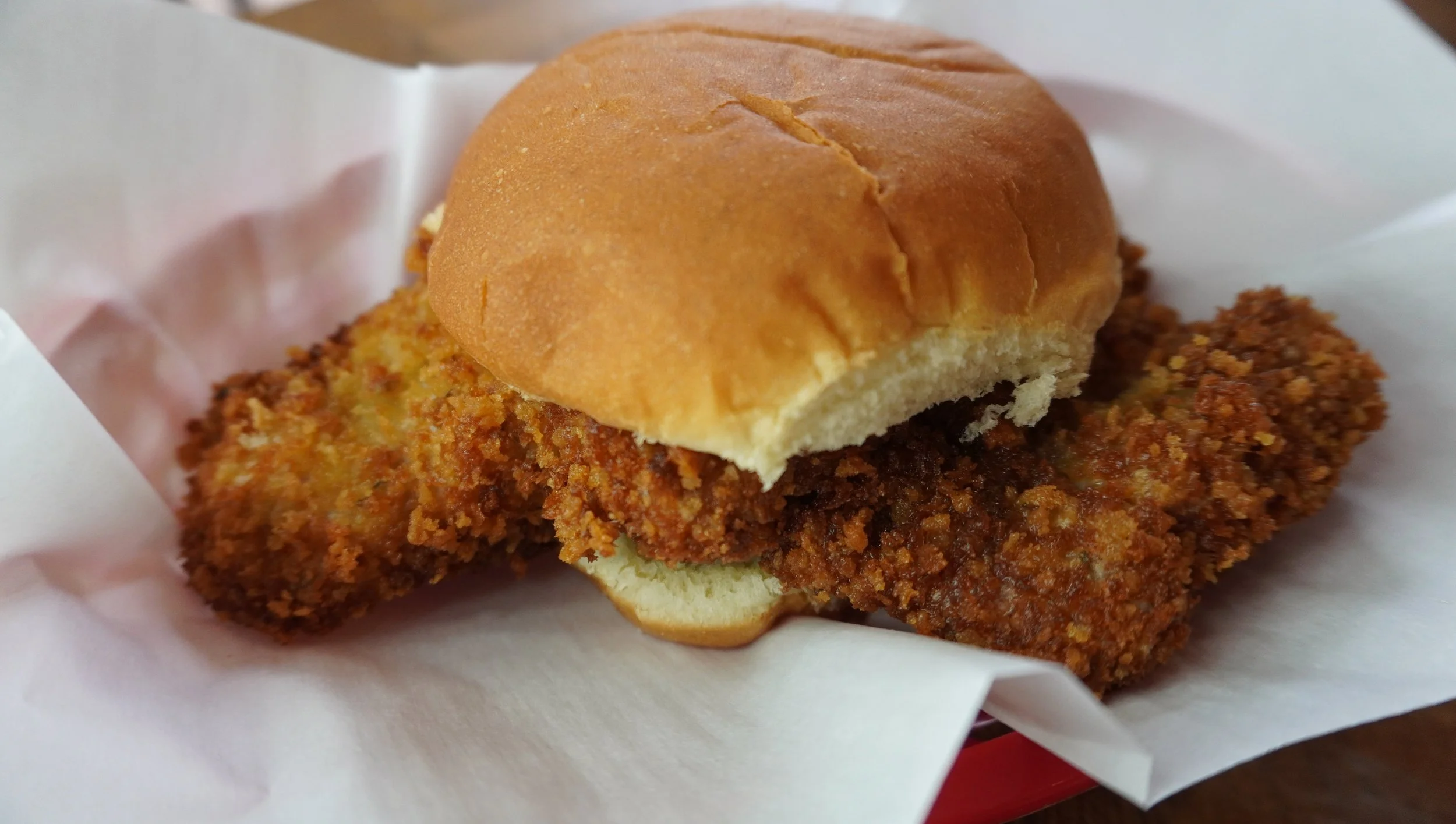 ORIGINAL TENDERLOIN ダリロンT XL subculture Indiana's Breaded Pork Tenderloin Originated at This Small