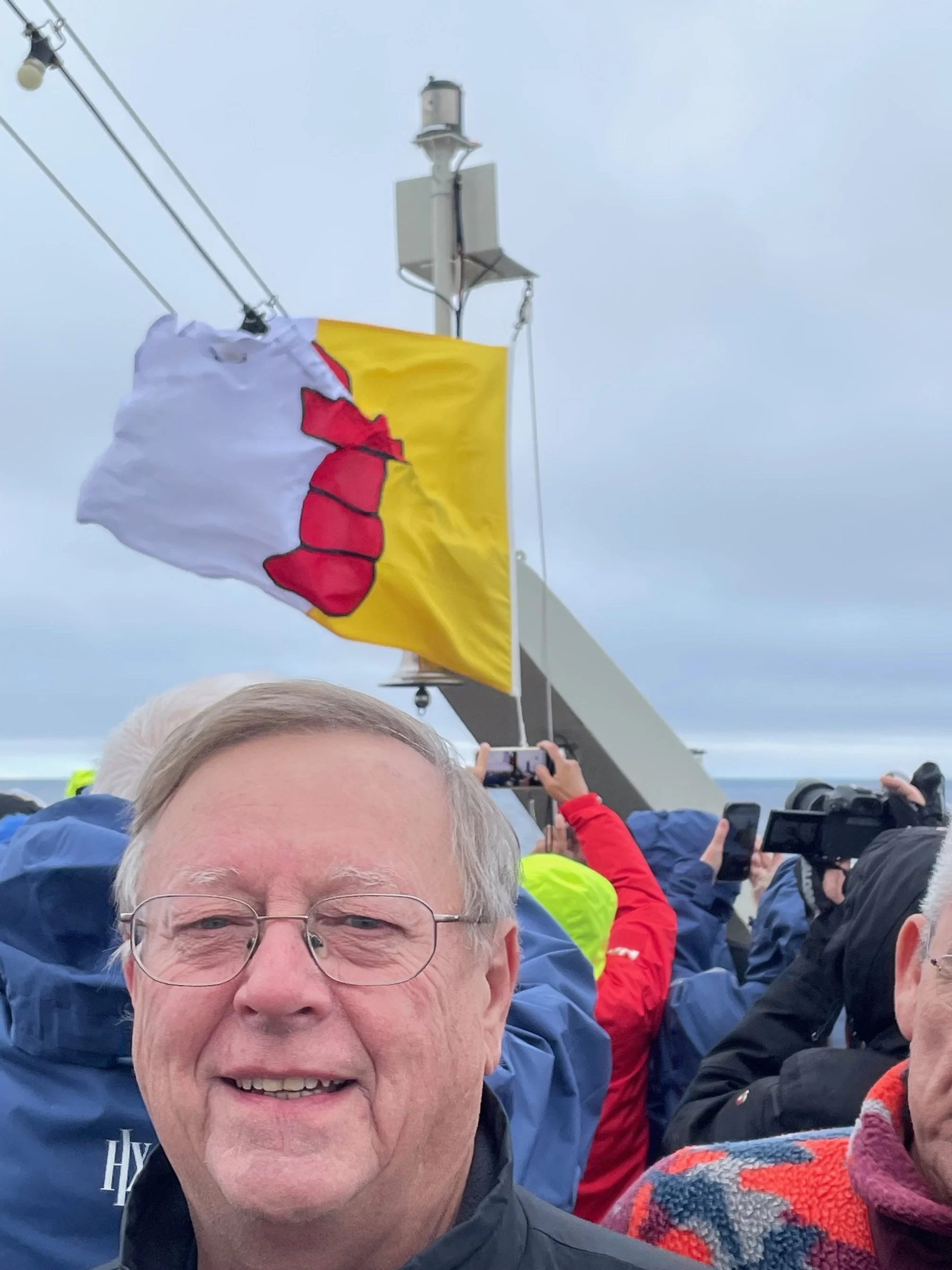  Raising the Nunavut flag 