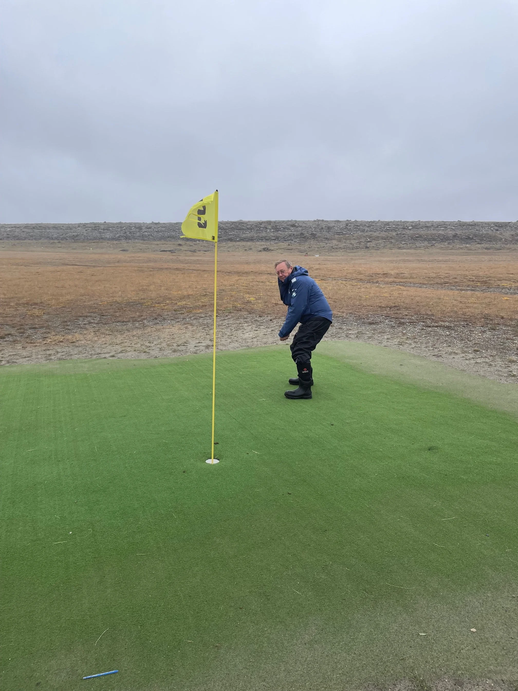 20_golf_4_putting.jpg