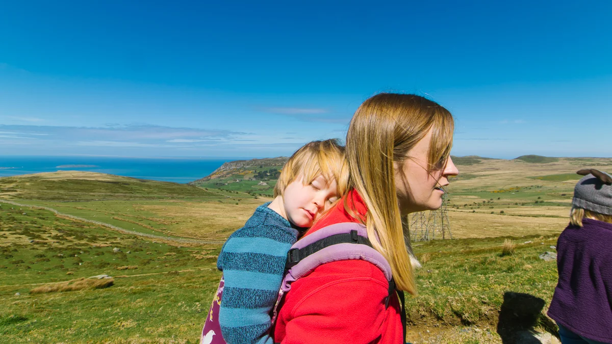 2f545-tula_kidcarrier_familyhikingtula_kidcarrier_familyhiking.jpg