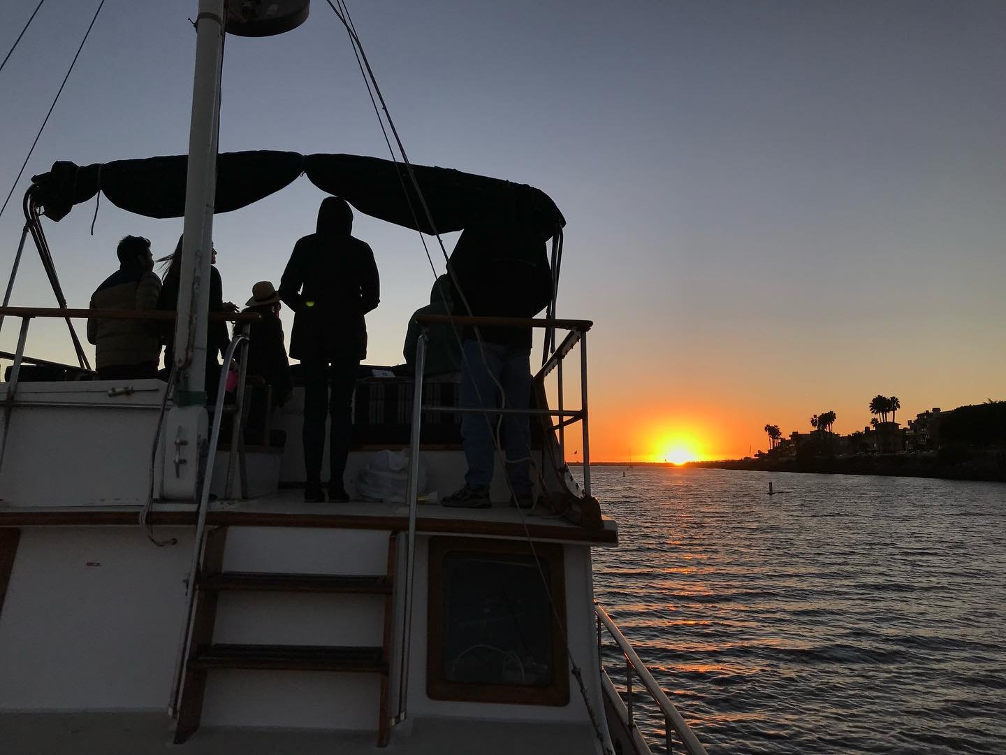 Looking for a way to celebrate with a #workparty or enjoy #familytime ? It’s a great time of year for a sunset cruise on the Blue Moon! #mydayinla #sunset #marinadelray