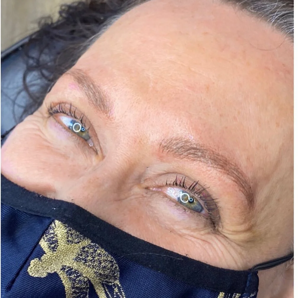 Happy smiles after a serious brow upgrade!! It&rsquo;s so nice to be able to make people happy every day 😊❤️

#microblading #microbladingeyebrows #microblade #microbladedeyebrows #microbladedbrows #microbladingmodels #brows #browsonpoint #browsofins