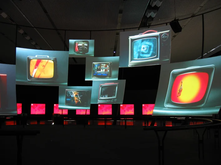  At times, the audiovisual created projected 24 different images; at other times, a single panoramic image was composed by the 24 projectors. 