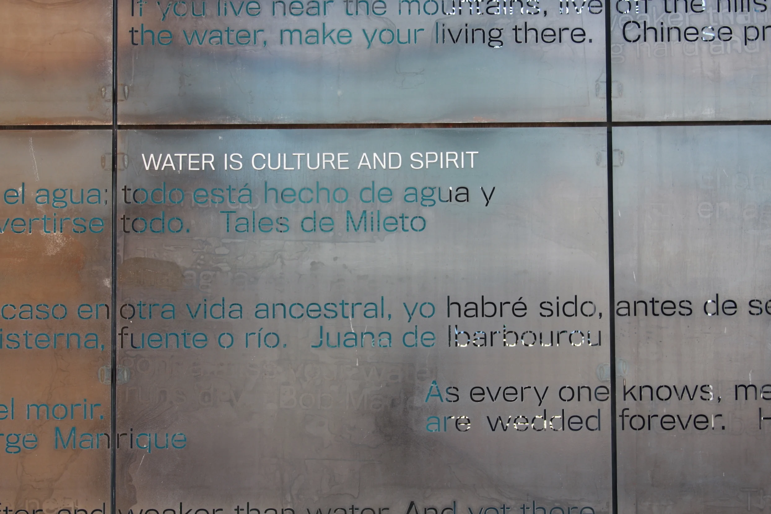  The space was with steel sheets with cut out quotes by important thinkers and writers. 