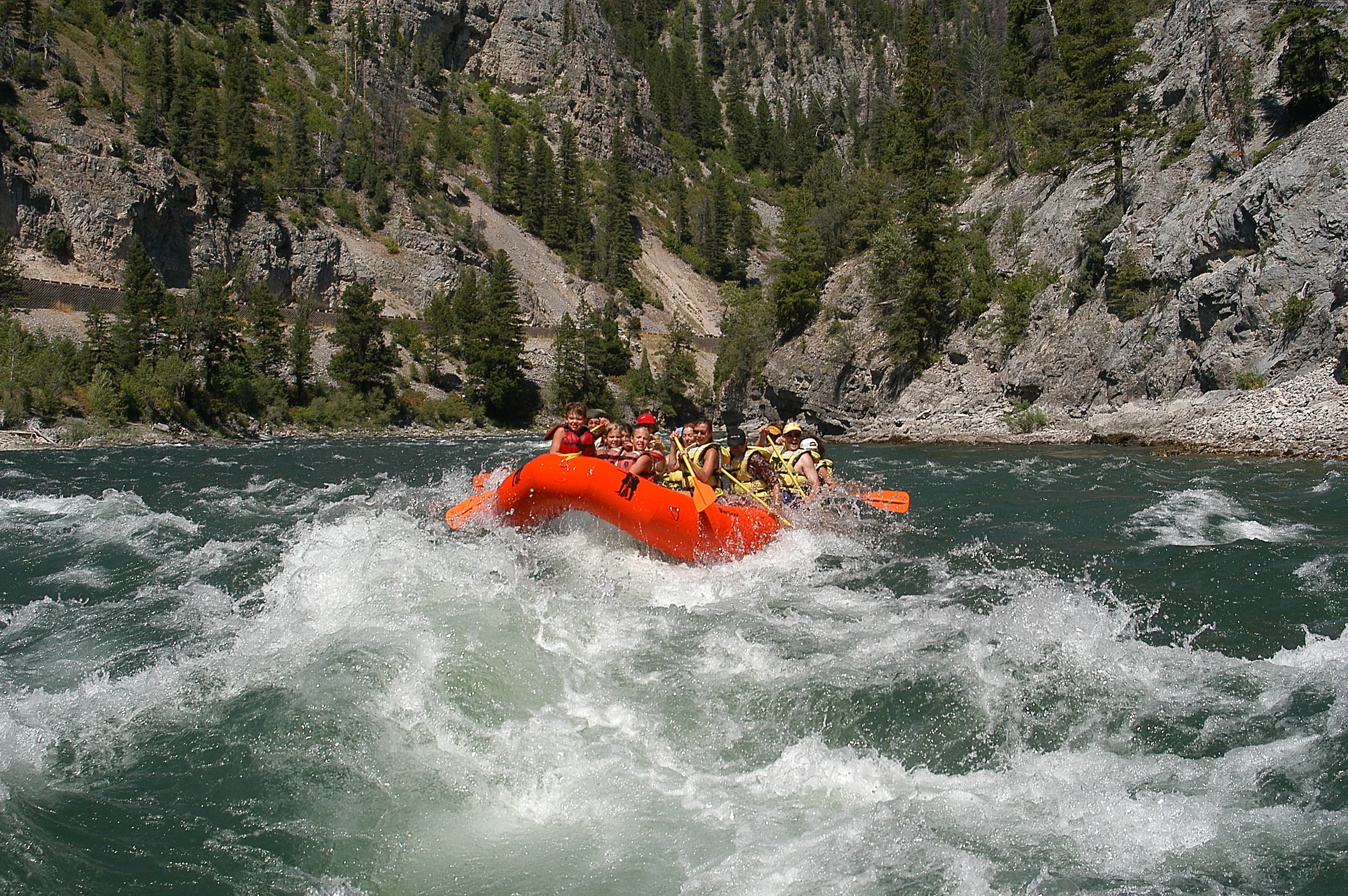 Snake River whitewater rafting on the 14-person Classic Raft