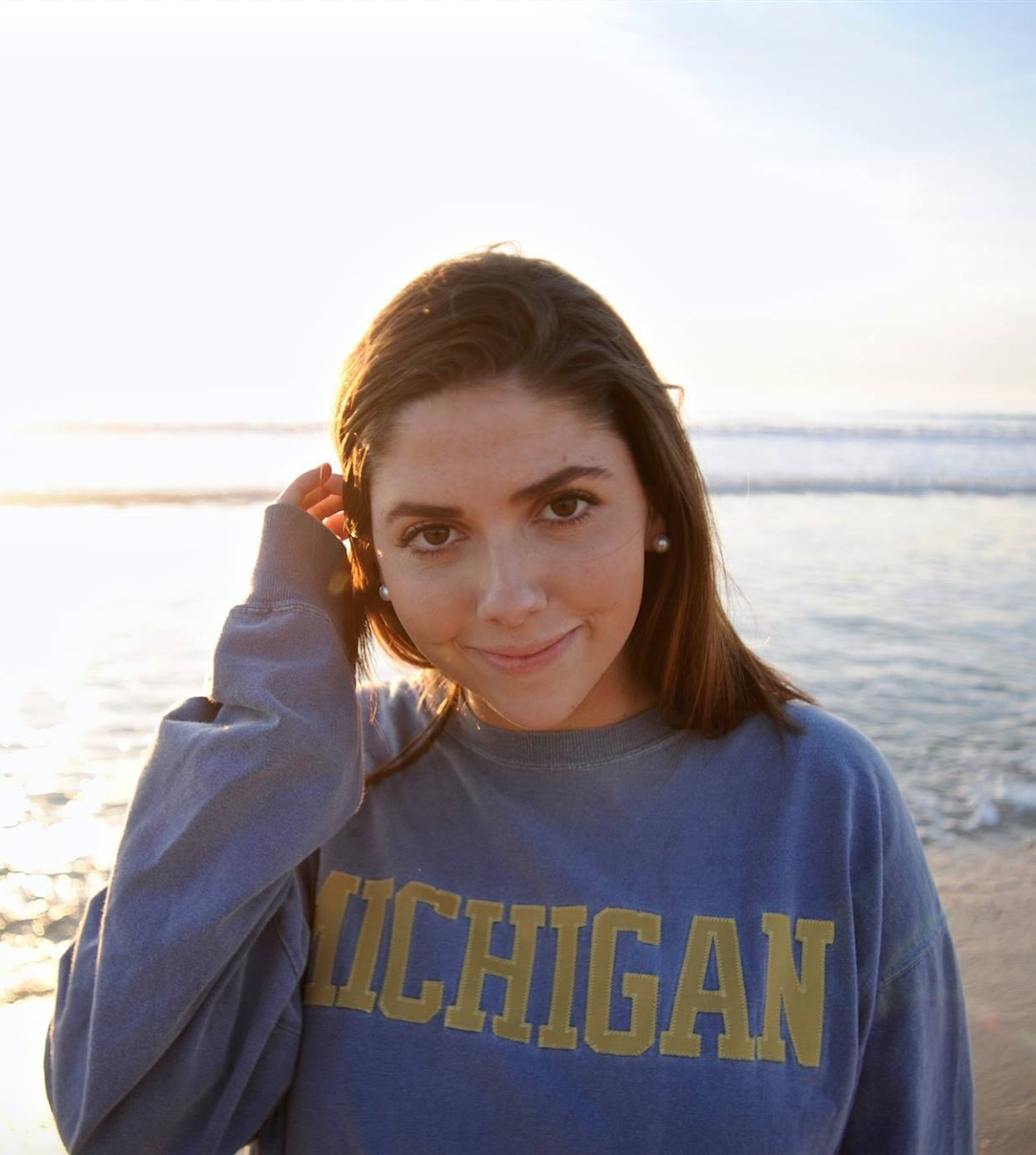 Name: Lydia Barry Pronouns: she/her/hers Year: Senior Major: Political Science & Sociology Years on EnCore: 2.5 or 3 (see below) Fun Fact: I broke my leg my first week on EnCore (LOL)