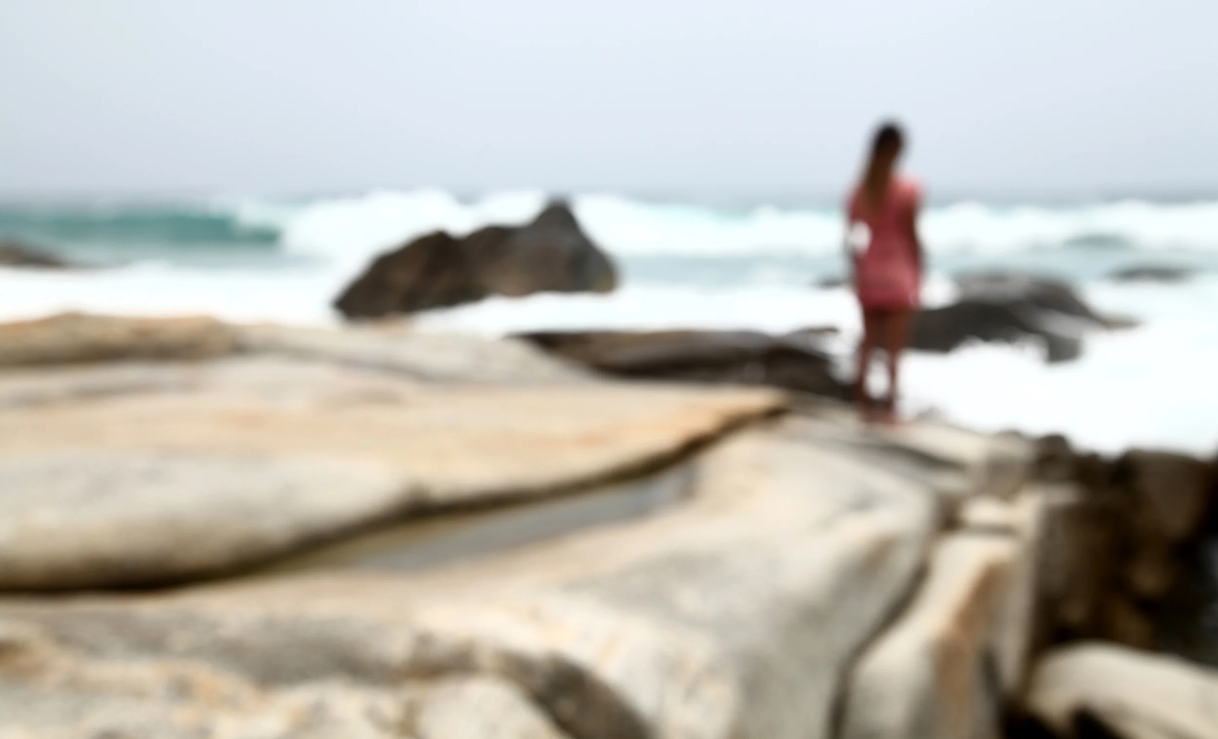 ana y el mar.jpg
