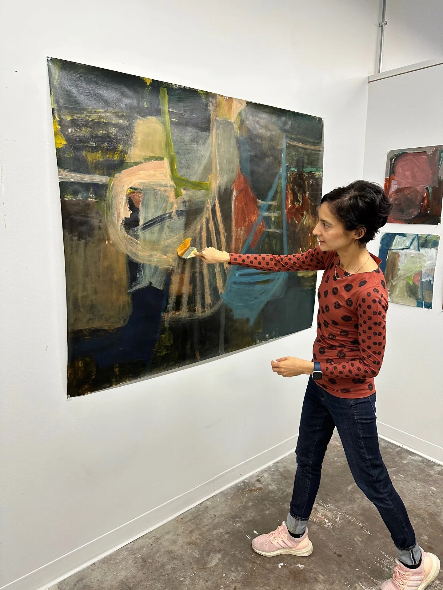 Painting day + happy Halloween 🎃 This is (one) of the darkest paintings I could find. I have a few more on the walls. The darker paintings are growing on me 🦇 I think they&rsquo;re so interesting especially if you nail the tight value range.

#abst