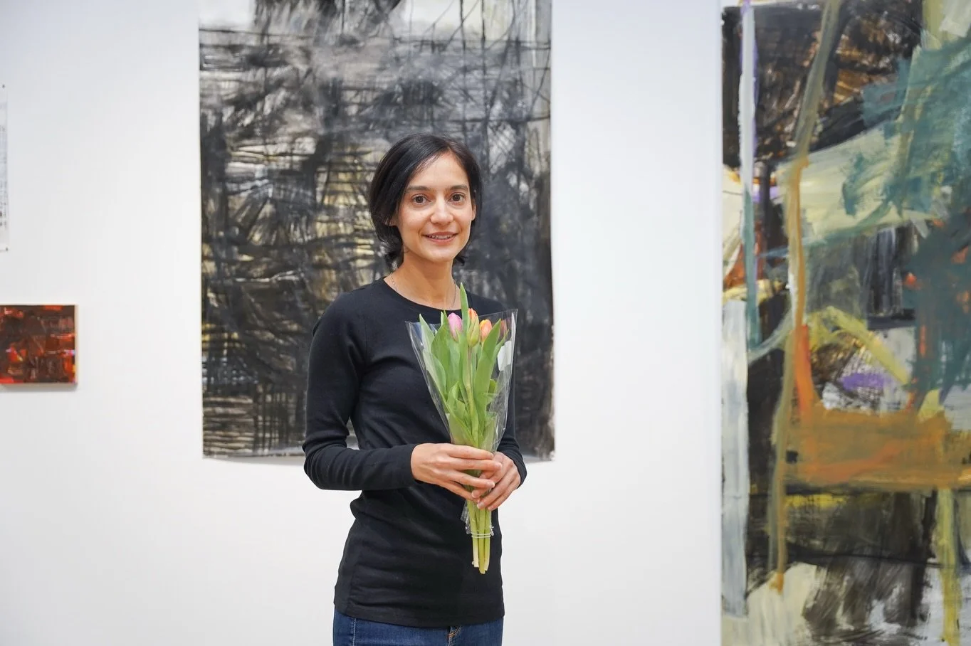 My outfit matches my paintings and the flowers do too ☺️🌷 Somehow this is all so me. Thank you @jgeich for the flowers and making my evening so special. And thank you @photosbymck for capturing this moment in front of my work.

#saic #saicpaintingan