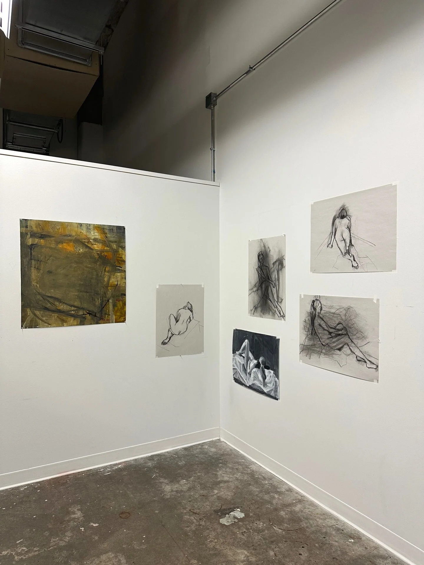 I&rsquo;m obsessed with this little corner ☺️

#saic #saicpaintinganddrawing #chicagoart #artstudio #chicagoartist