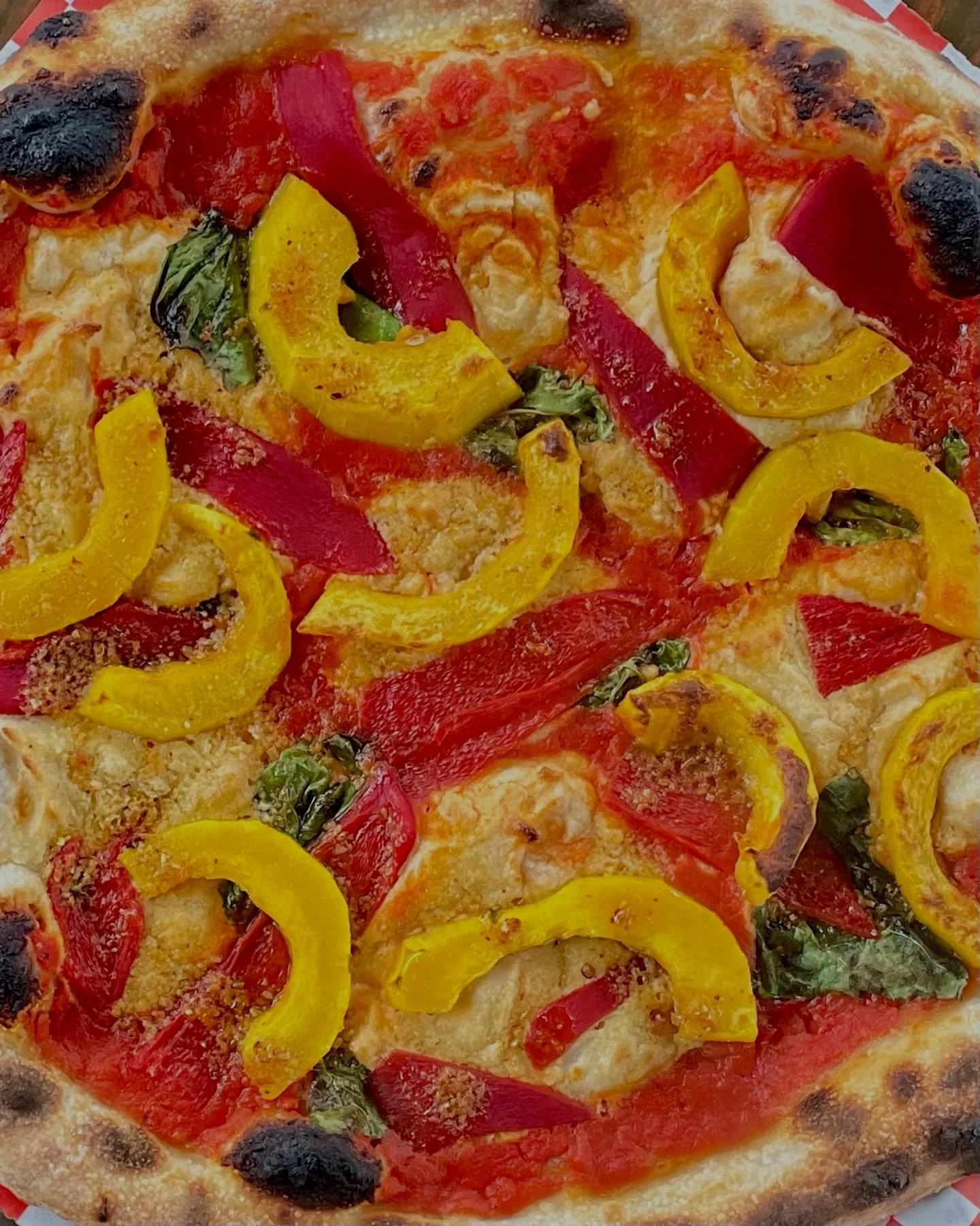 NEW TONIGHT! We&rsquo;re starting fresh with fan fave Plant Power Pizza: roasted @wobblycartfarm delicata squash, roasted peppers, tomato sauce, cashew cream, fennel/chile/garlic oil, basil (🌱vegan). Here for a limited time! Available for dine-in, o
