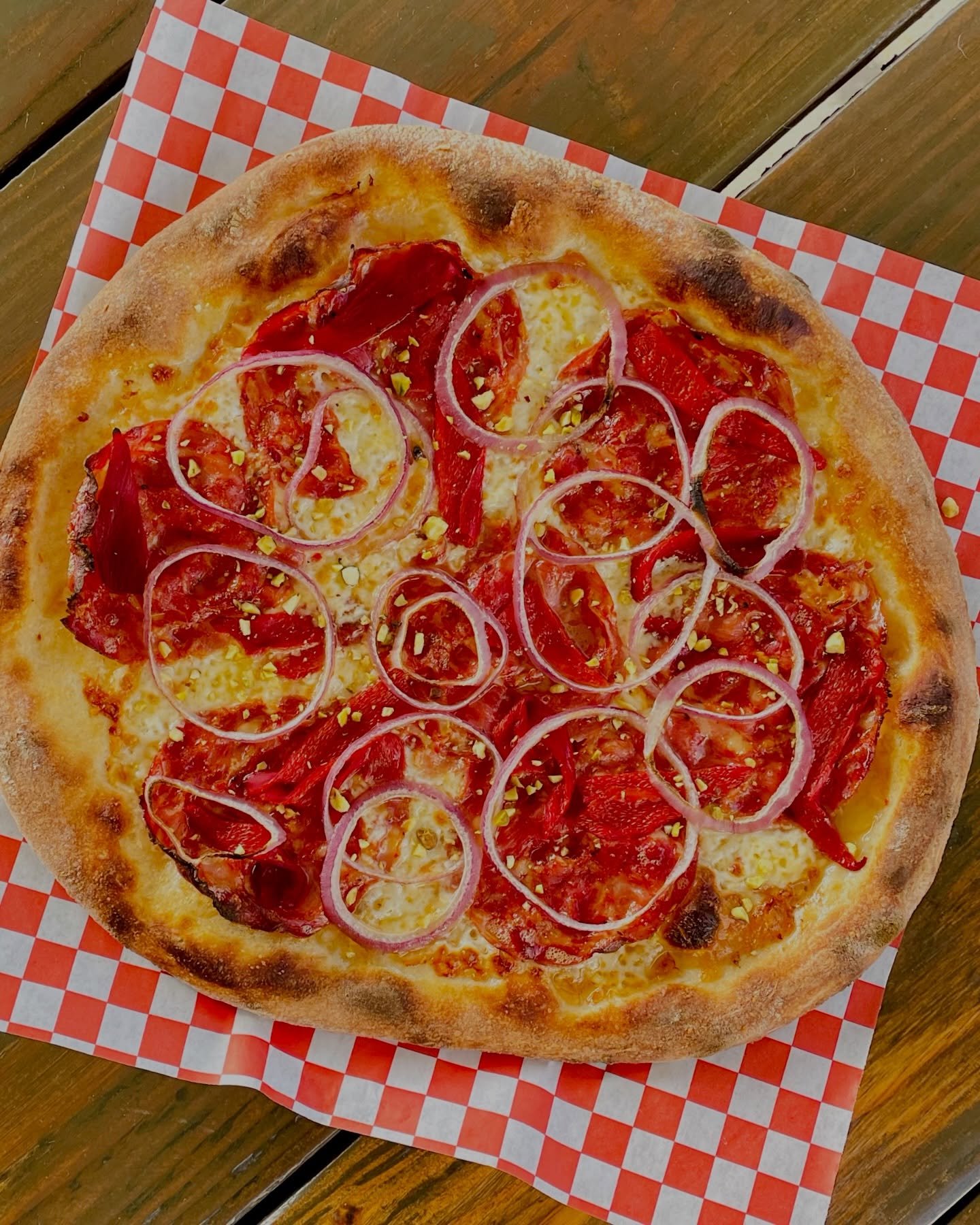 🇮🇹The Gabagool is back! Capicola, mozzarella, provolone, roasted red peppers, red onions, and pistachios: all the colors of the Italian flag and a whole lotta flavor! Available for dine-in, or order to-go at the link in our profile.