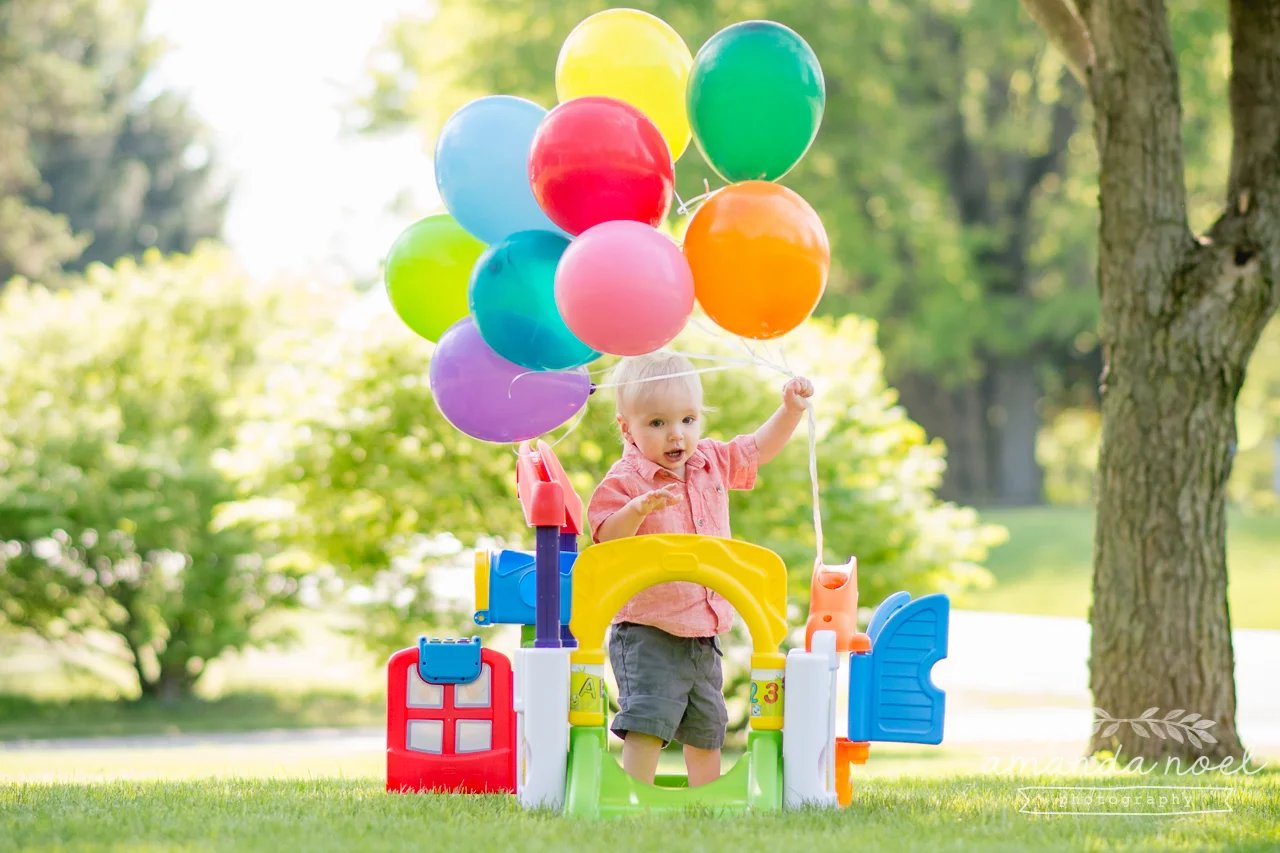 beavercreek-ohio-family-photographer-lifestyle-up-balloons-one-year-old-boy