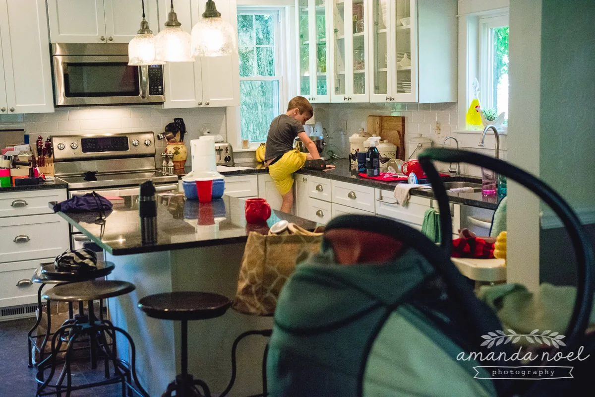 Ohio Documentary Family Photographer | Amanda Noel Photography | day in the life of family of six 3 brothers 1 sister