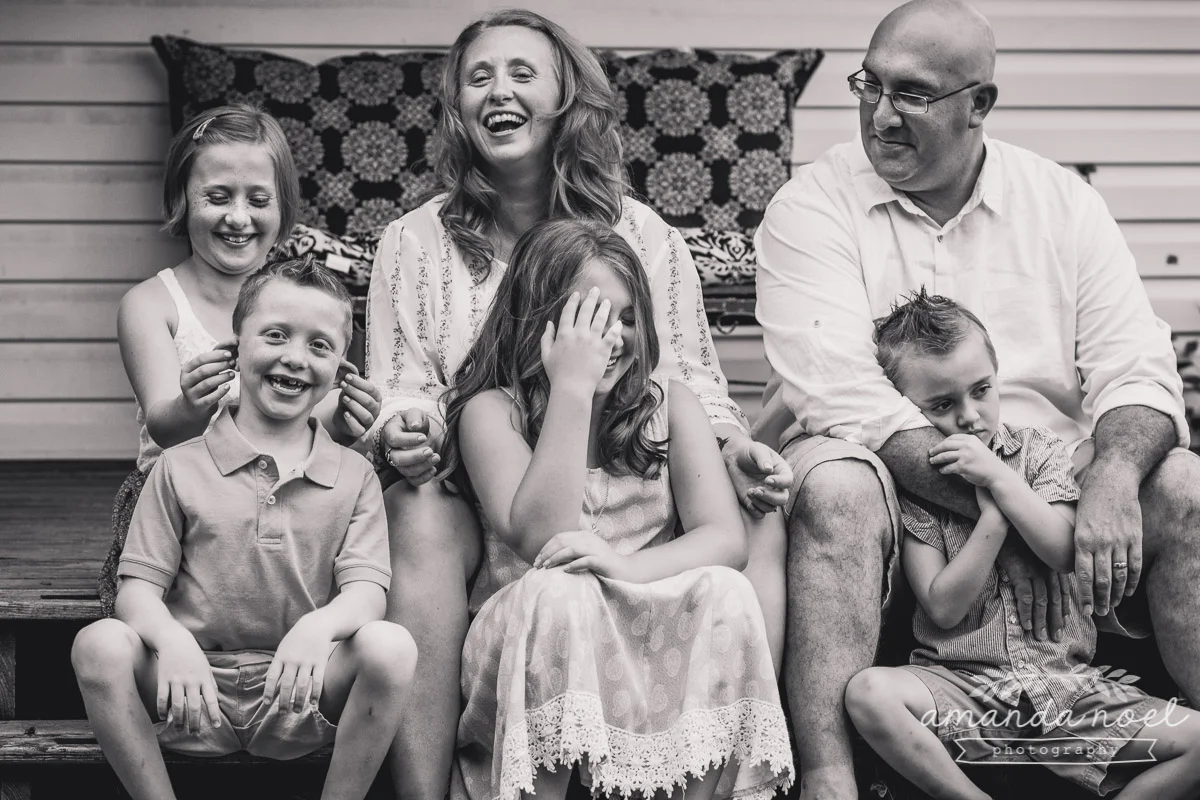 family-of-six-on-Springfield-Ohio-porch-black-and-white
