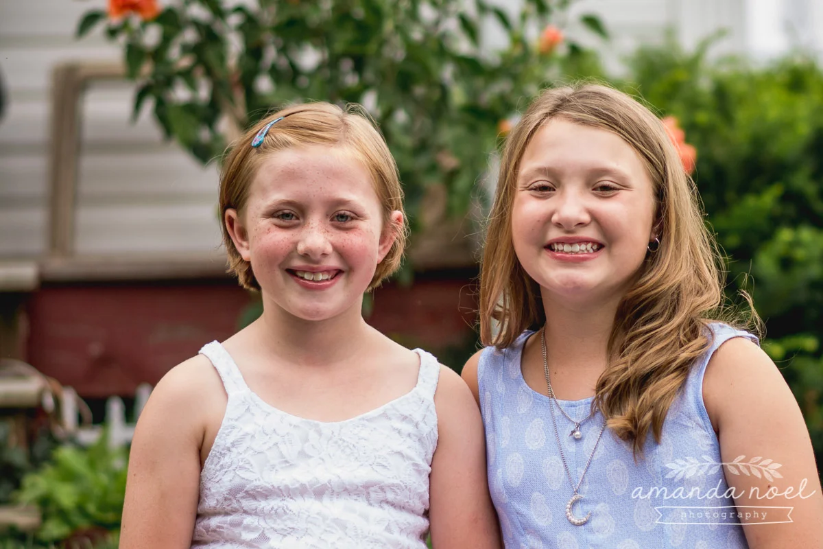 redhead-sisters-in-blue-Springfield-Ohio-porch