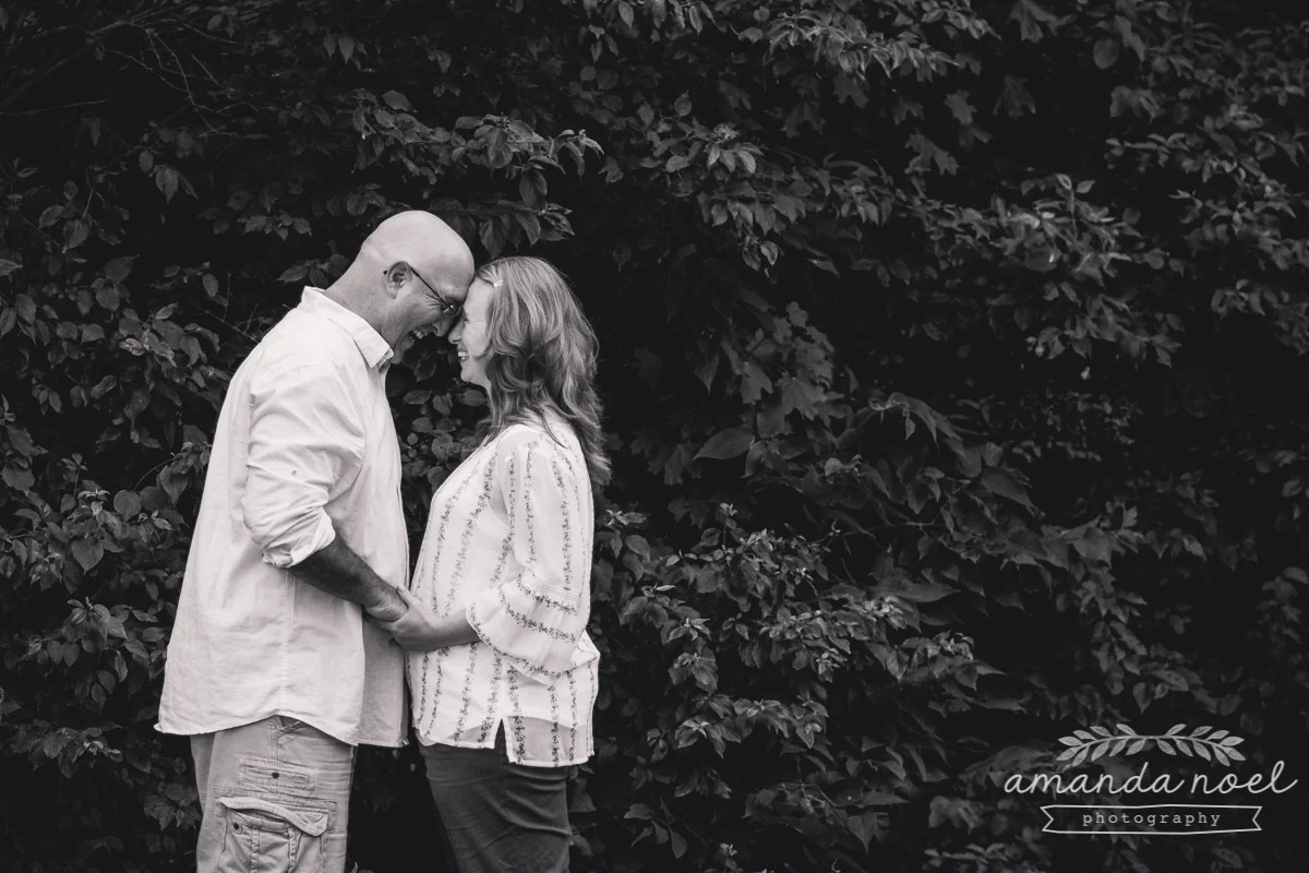 parents-portrait-love-couple-black-and-white