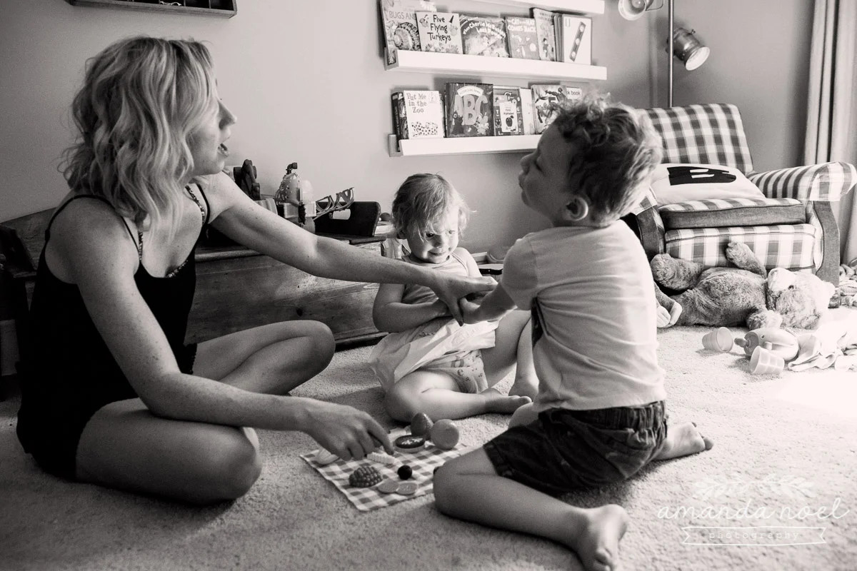 Ohio Documentary Family Photographer | Amanda Noel Photography | day in the life | in home session with toddler brother and sister
